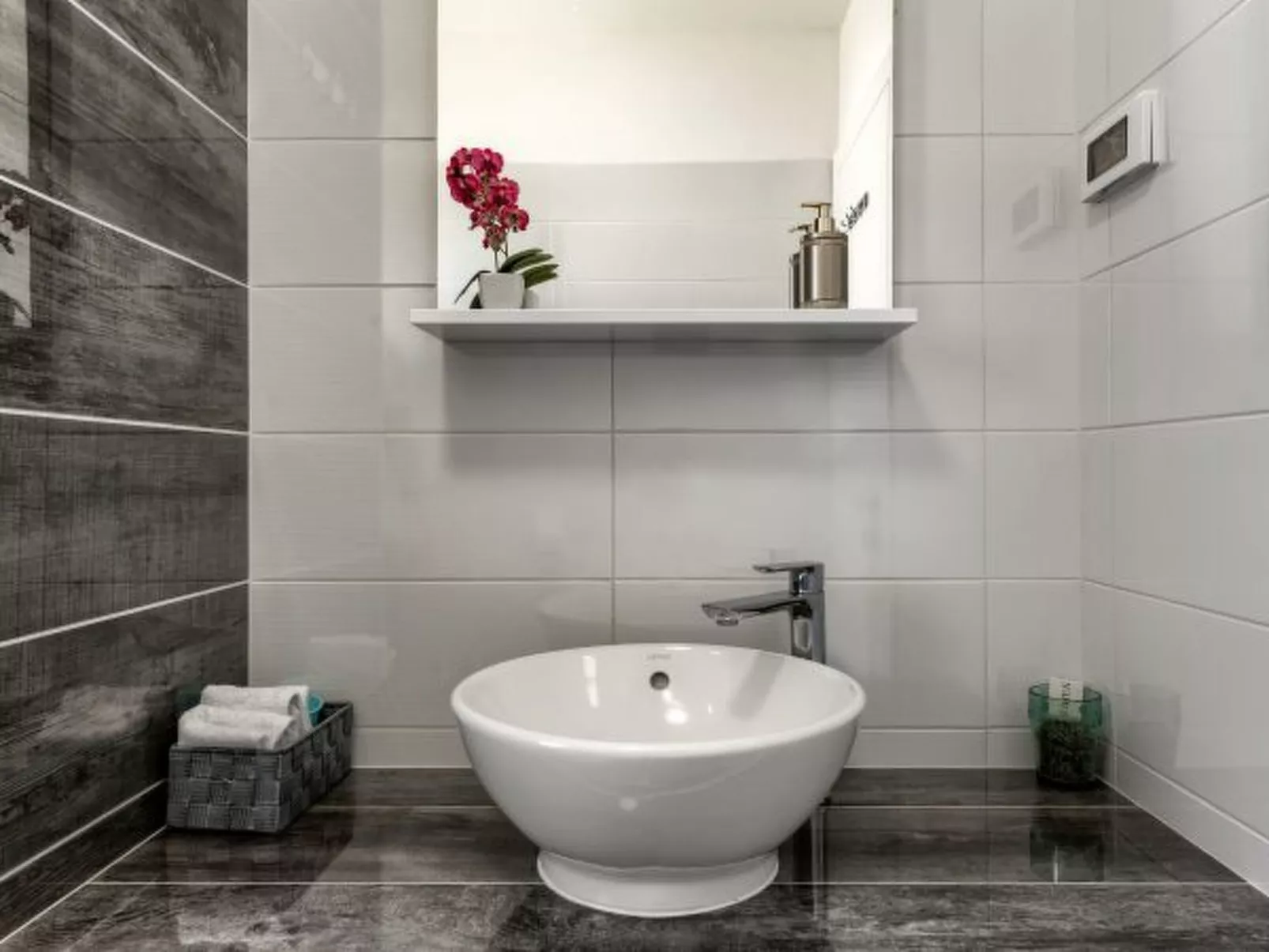 Villa Azzuro with jacuzzi and pool - Image-tags.info