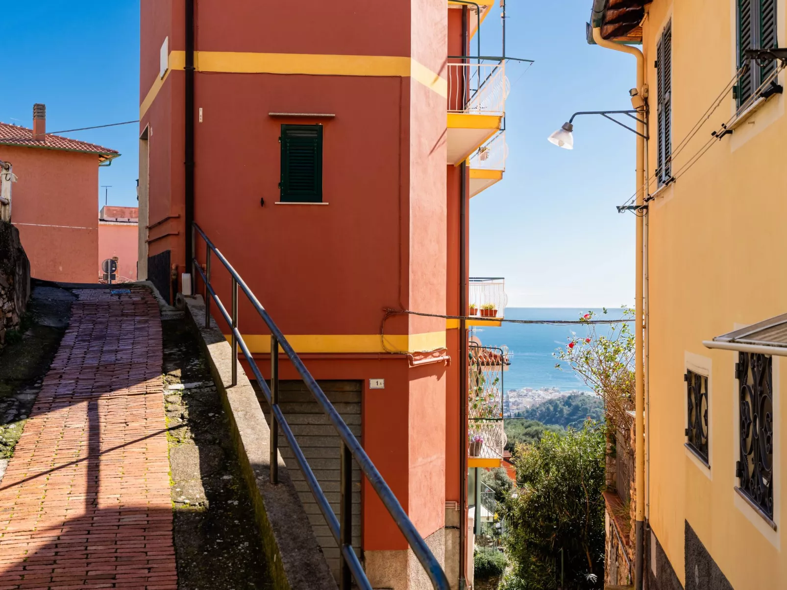 Terrazza con glicine - Binnen