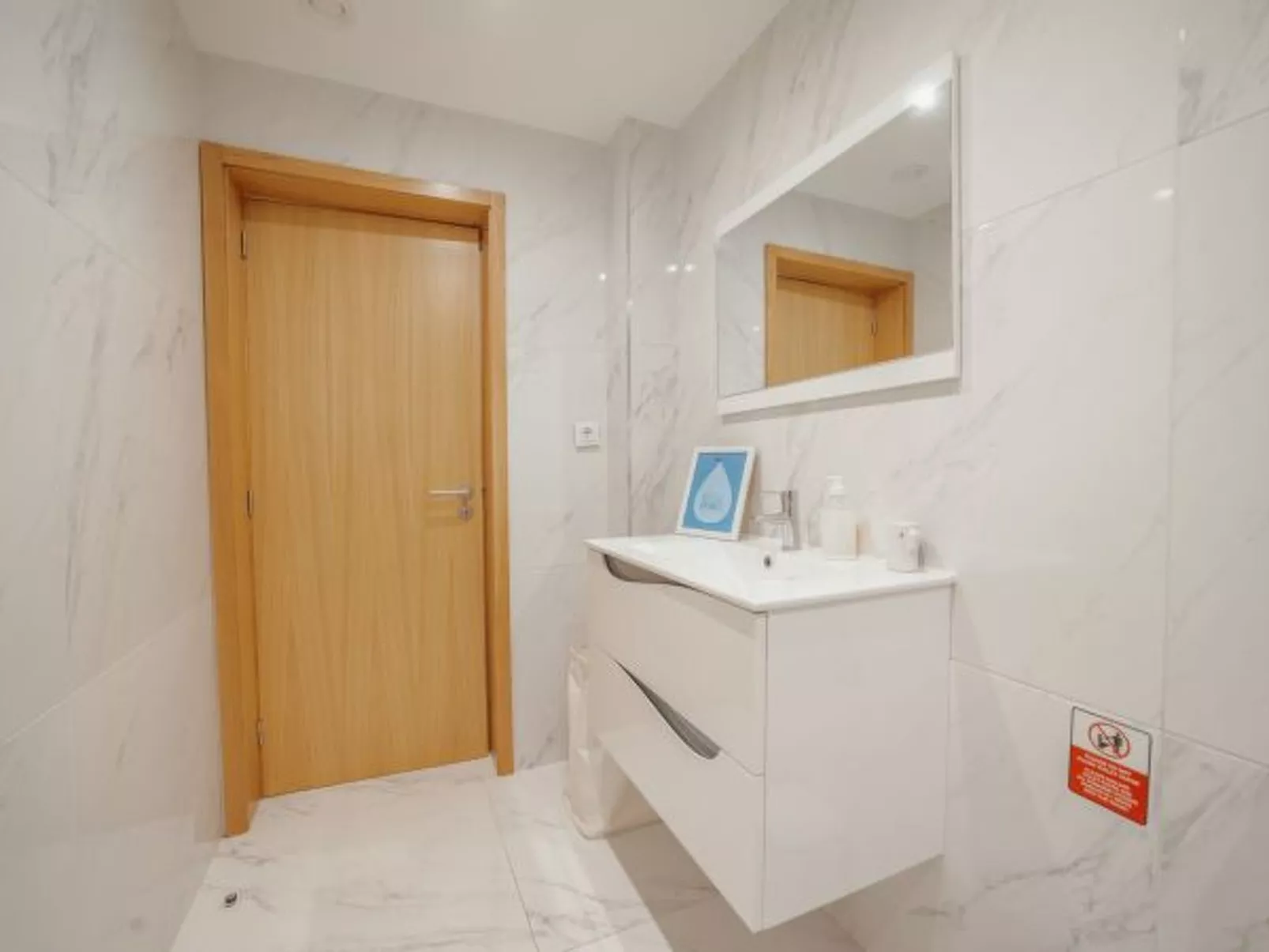 POOL & CINEMA VILLA by VACATIONY - Binnen