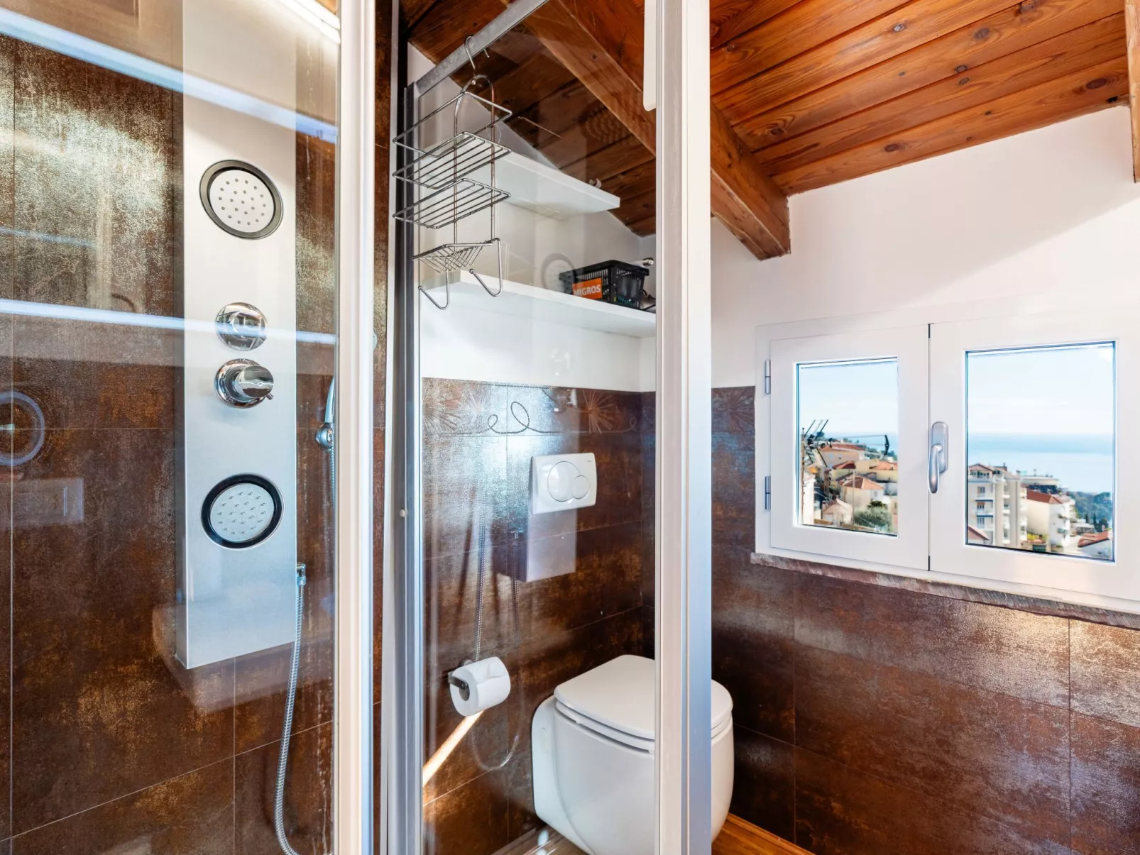 Terrazza con glicine - Binnen