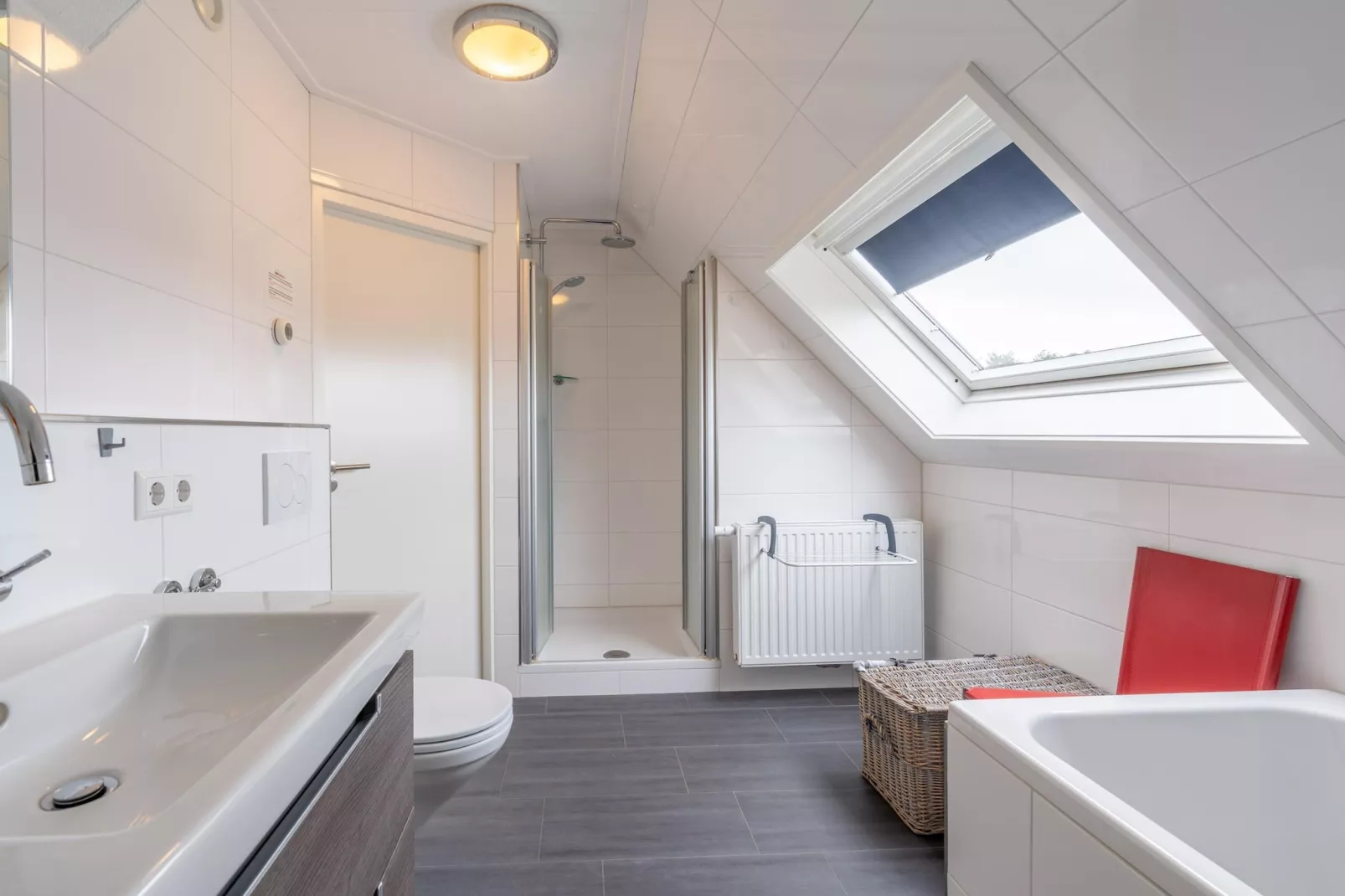 Kamperfoelie 77 - Badkamer