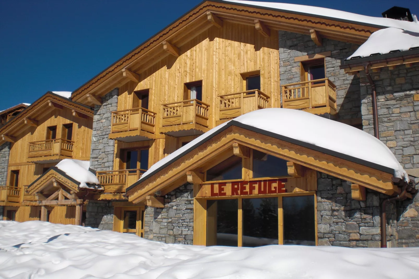 Chalet Le Refuge 3 - Buitenkant zomer