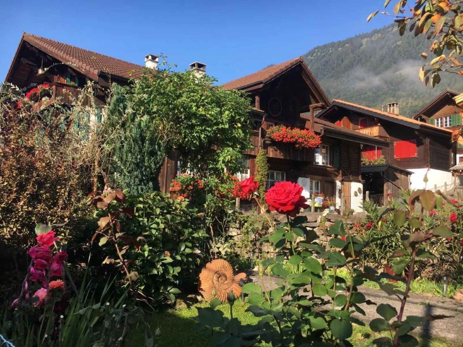 Chalet-Hausteil mit Garten im Dorfkern
