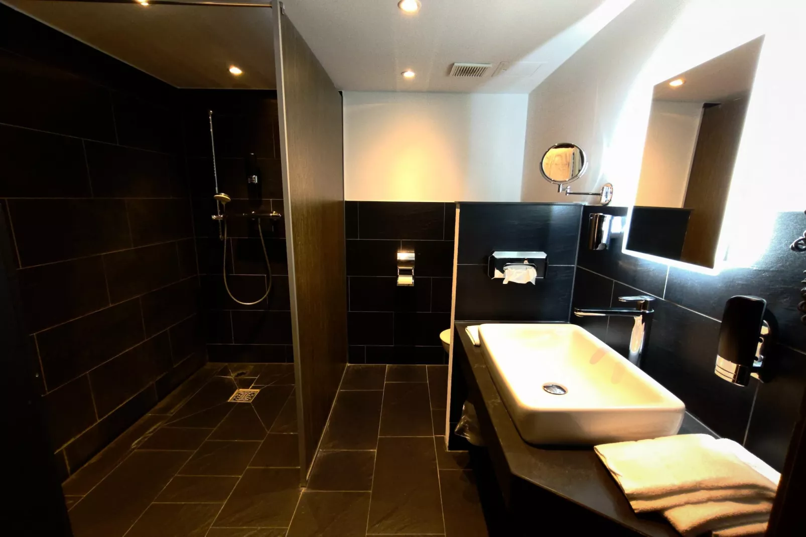 Suite with Hot Tub - Badkamer