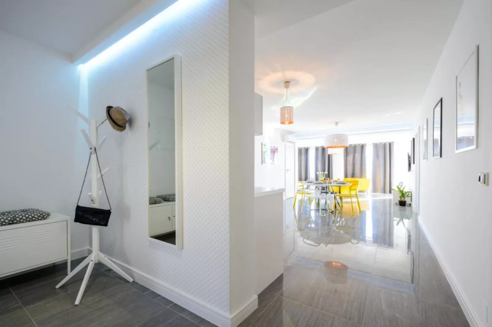 Apartments Villa Capitano - Two Bedroom Apartment with Balcony and Sea View (ŽUTI) - Eetkamer
