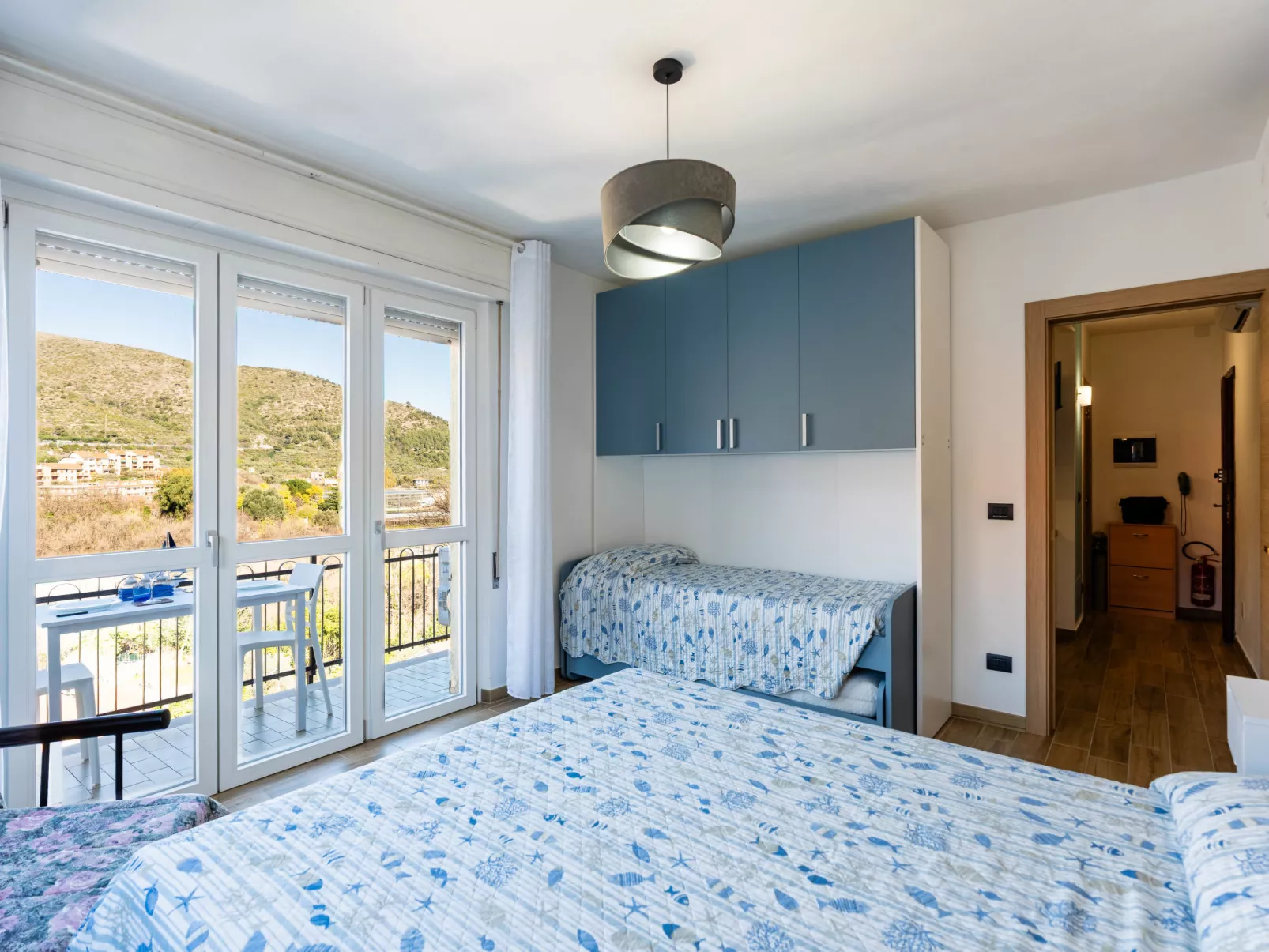 Tra le onde - Binnen