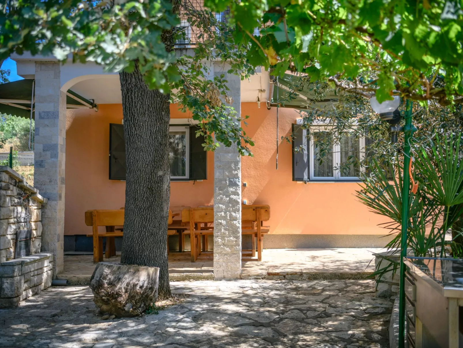 Wunderschönes Ferienhaus in Pomer mit Garten - Image-tags.info