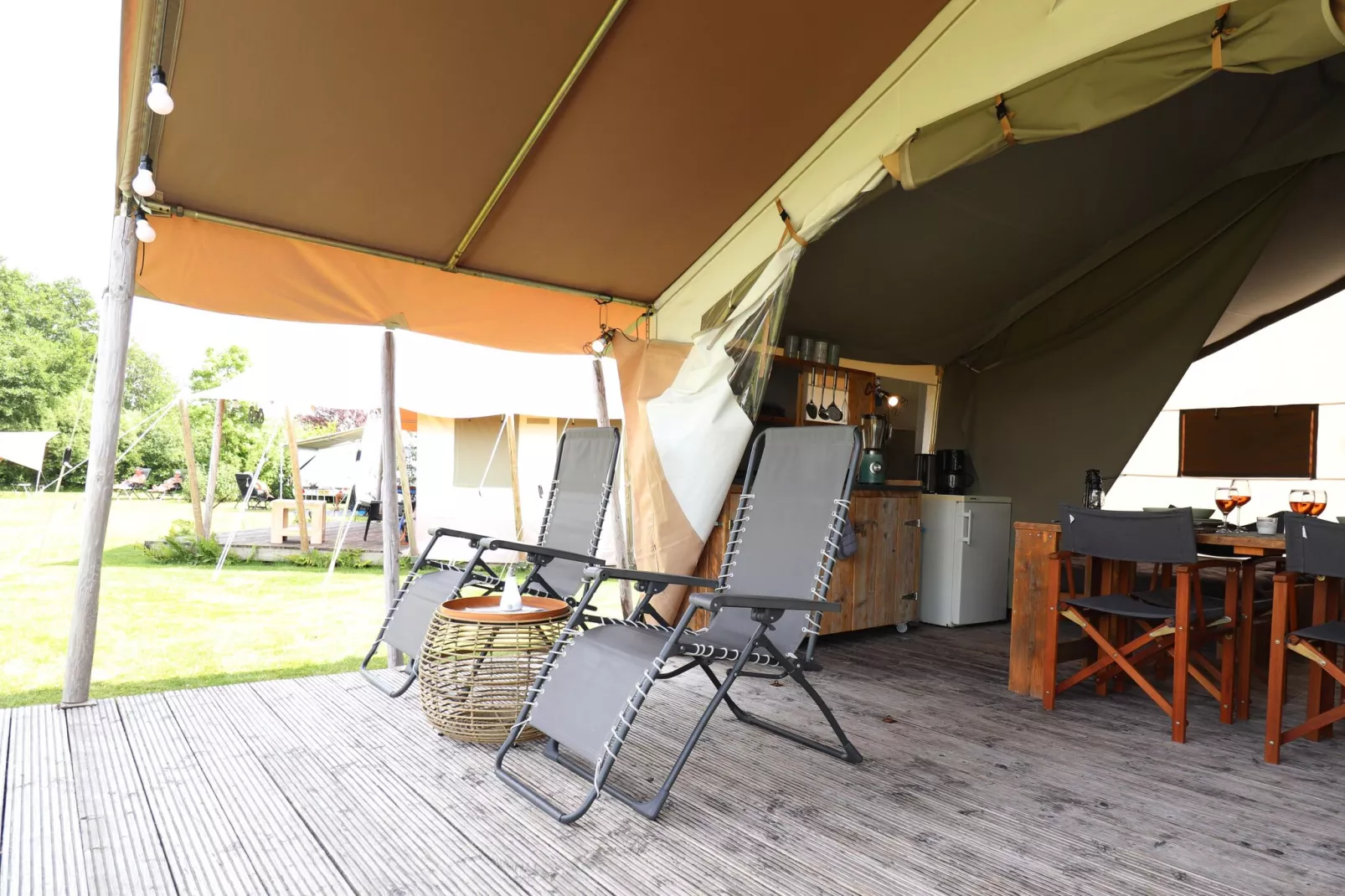 Safaritent ''Noflik"-Terrasbalkon