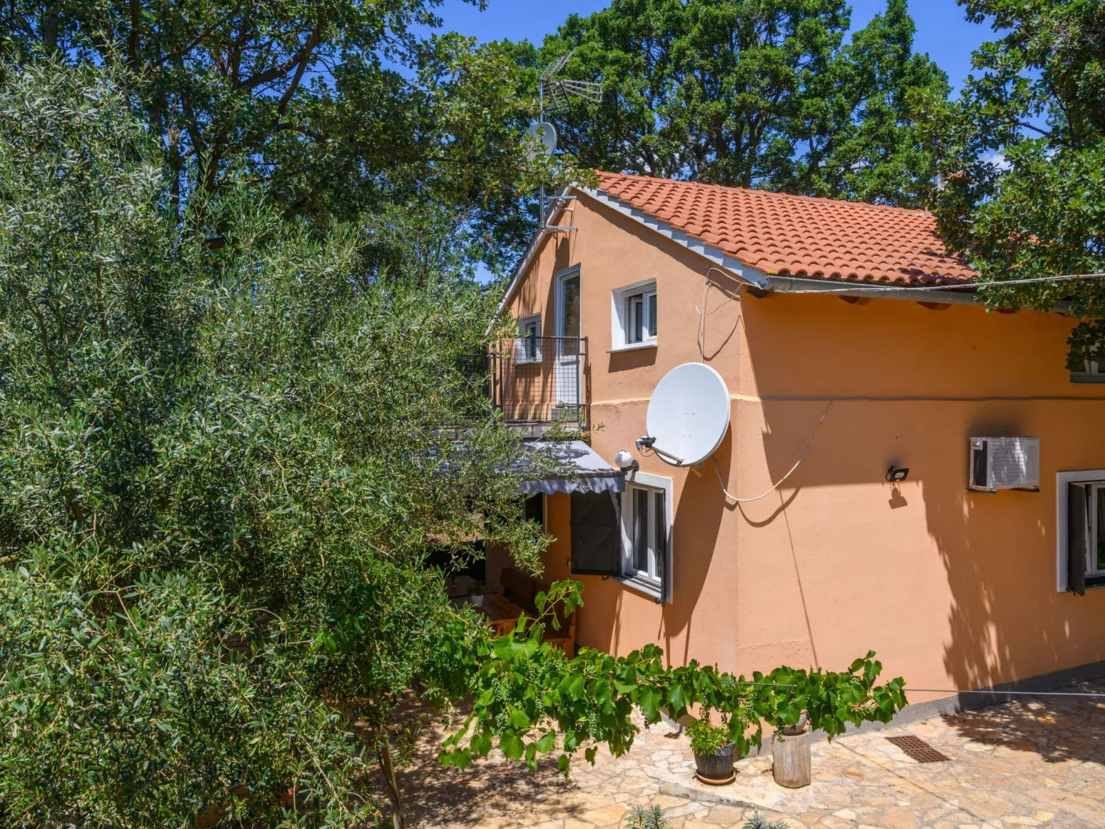 Wunderschönes Ferienhaus in Pomer mit Garten - Image-tags.info