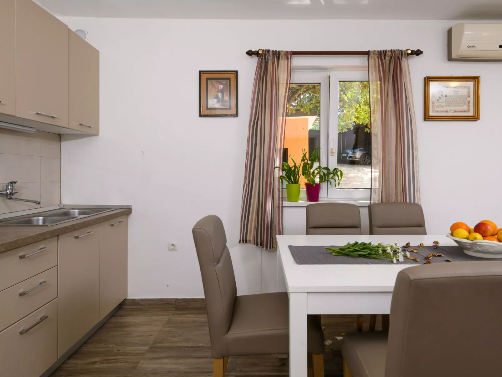 Wunderschönes Ferienhaus in Pomer mit Garten - Image-tags.info