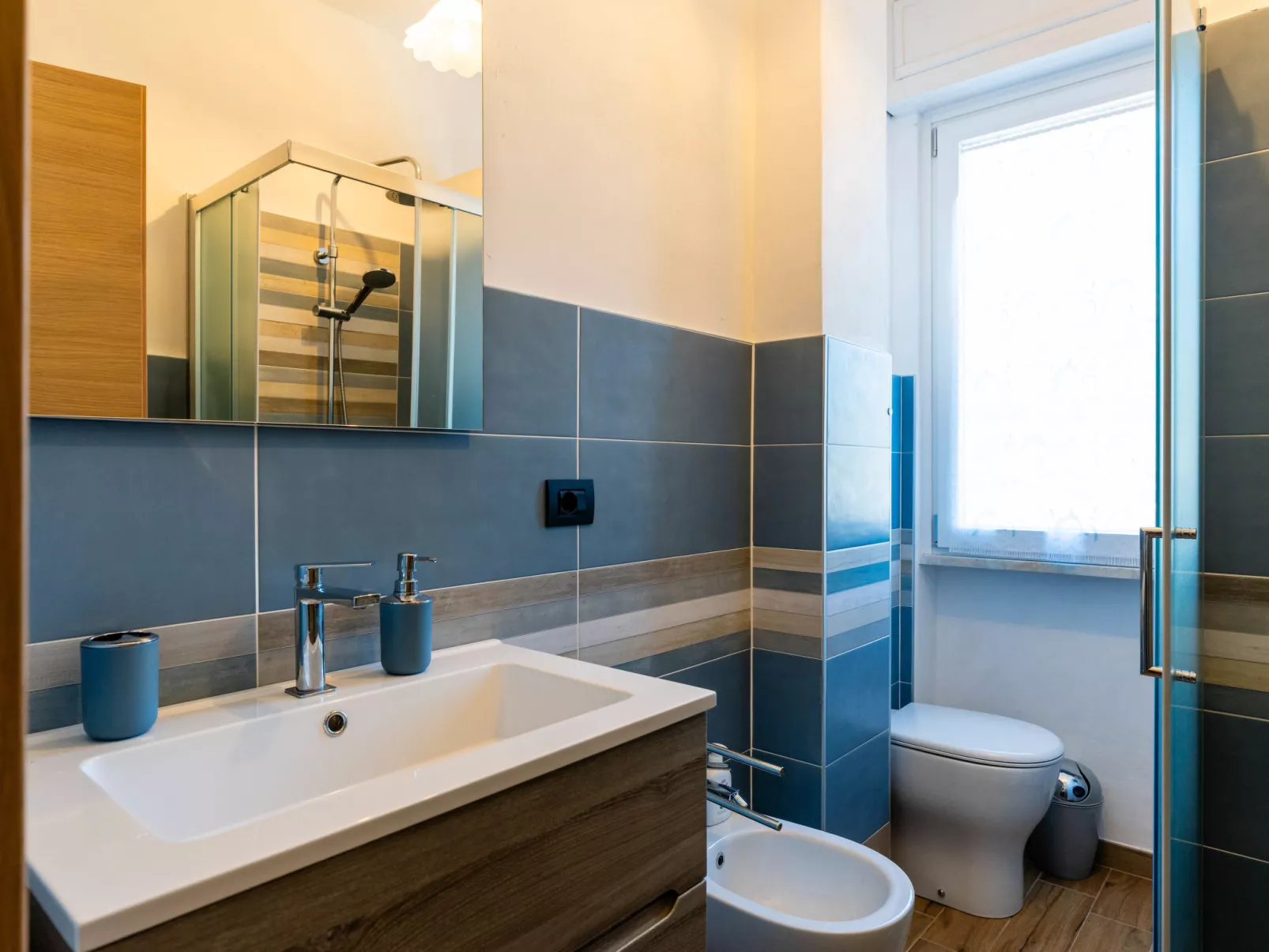 Tra le onde - Binnen