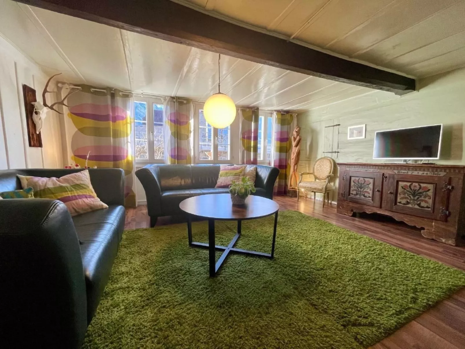 Chalet-Hausteil mit Garten im Dorfkern - Binnen