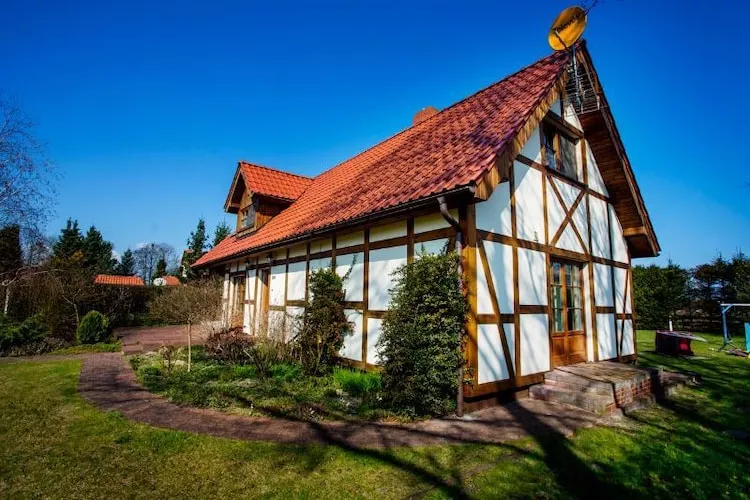 Dom wakacyjny w Karwieńskich Błotach - Buitenlucht