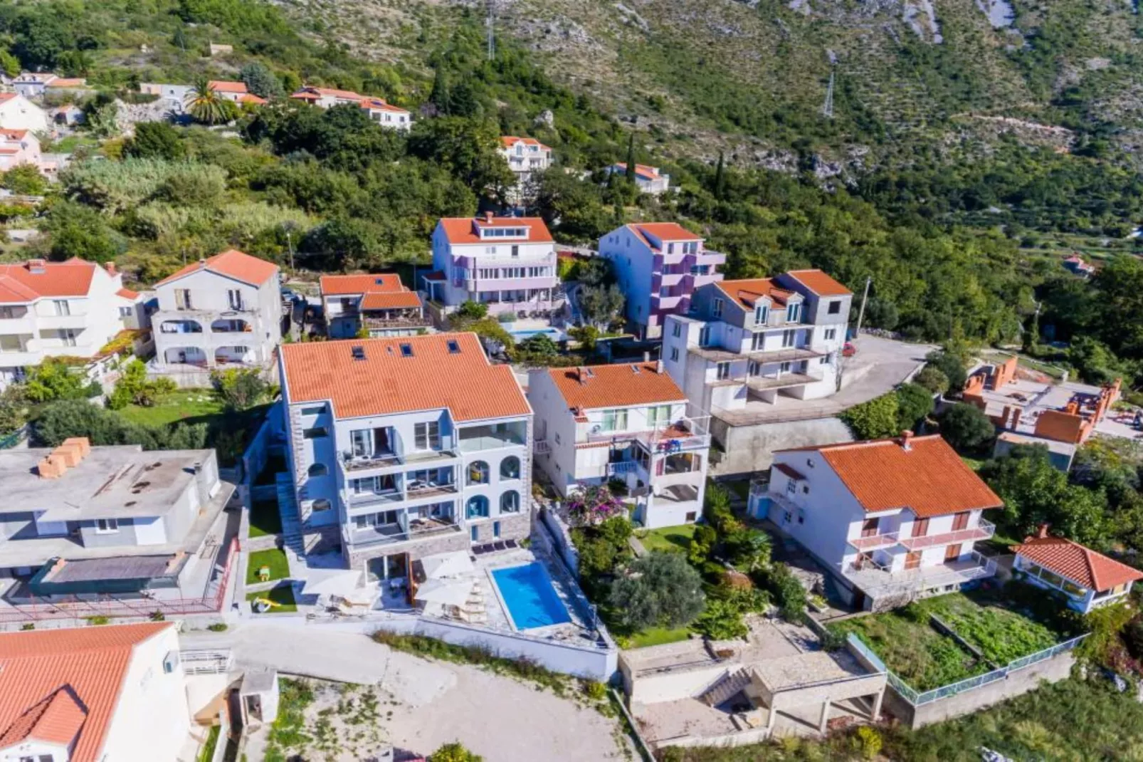 Apartments Villa Capitano - Two Bedroom Apartment with Balcony and Sea View (ŽUTI) - Buitenlucht