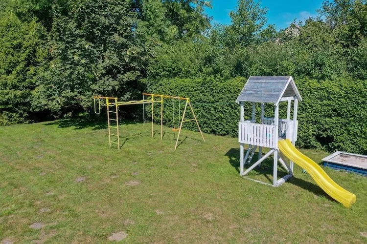 Dom wakacyjny w Karwieńskich Błotach - Tuinen zomer