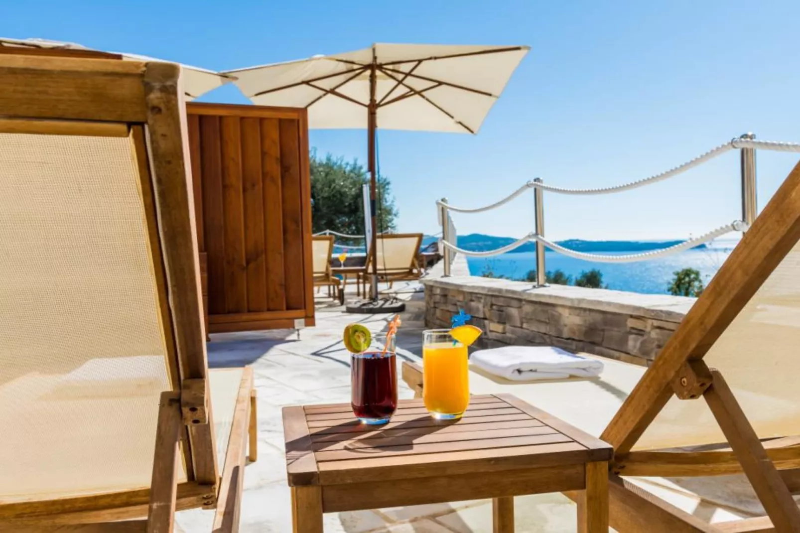 Apartments Villa Capitano - Two Bedroom Apartment with Balcony and Sea View (ŽUTI) - Zwembad