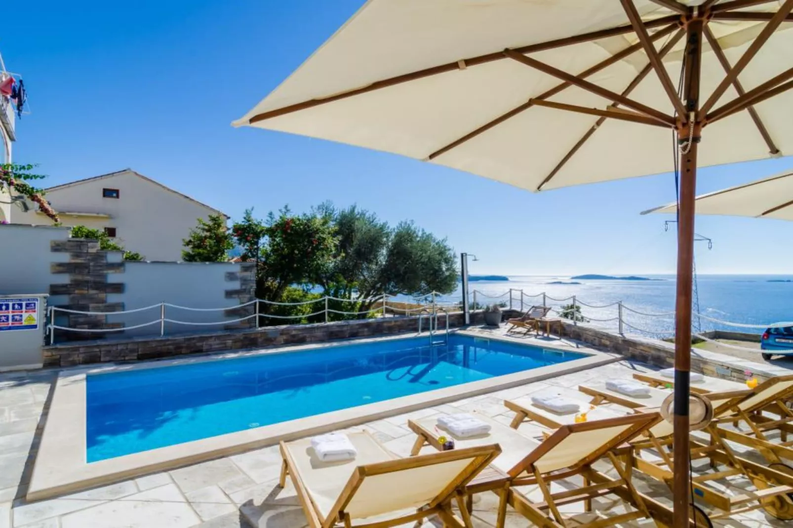 Apartments Villa Capitano - Two Bedroom Apartment with Balcony and Sea View (ŽUTI) - Zwembad