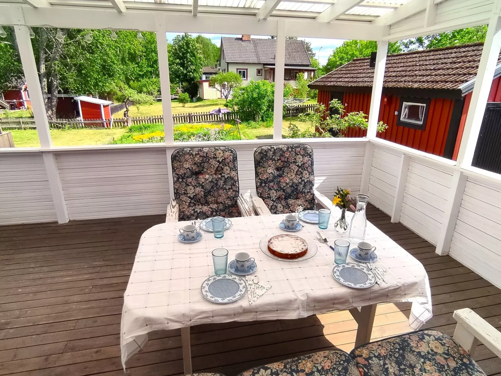 Buntes Schwedenhaus Lillebror - Buiten