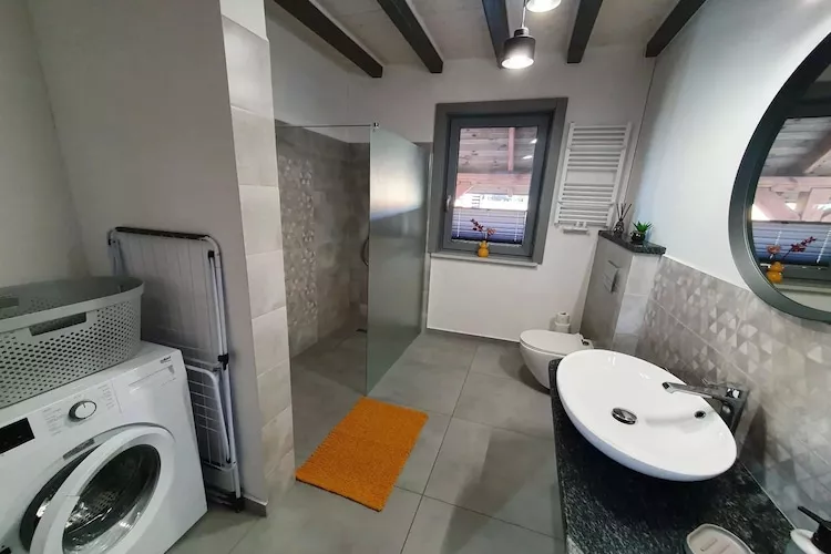 Dom wakacyjny bliźniak Wdzydze 2 - Badkamer