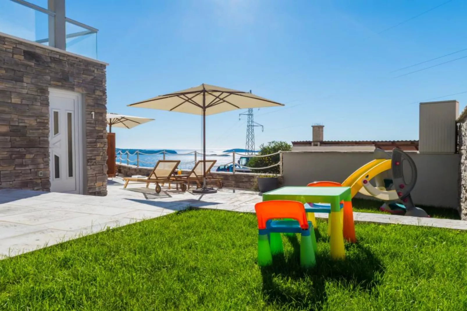 Apartments Villa Capitano - Two Bedroom Apartment with Balcony and Sea View (ŽUTI) - Zwembad