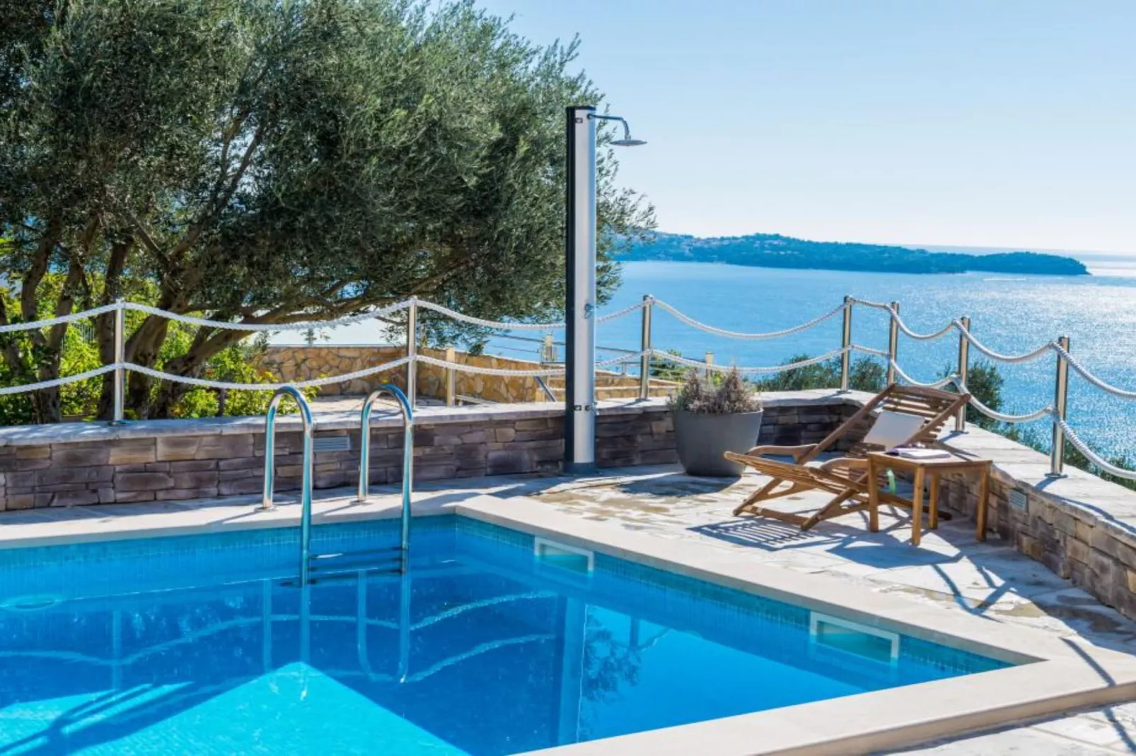 Apartments Villa Capitano - Two Bedroom Apartment with Balcony and Sea View (ŽUTI) - Zwembad