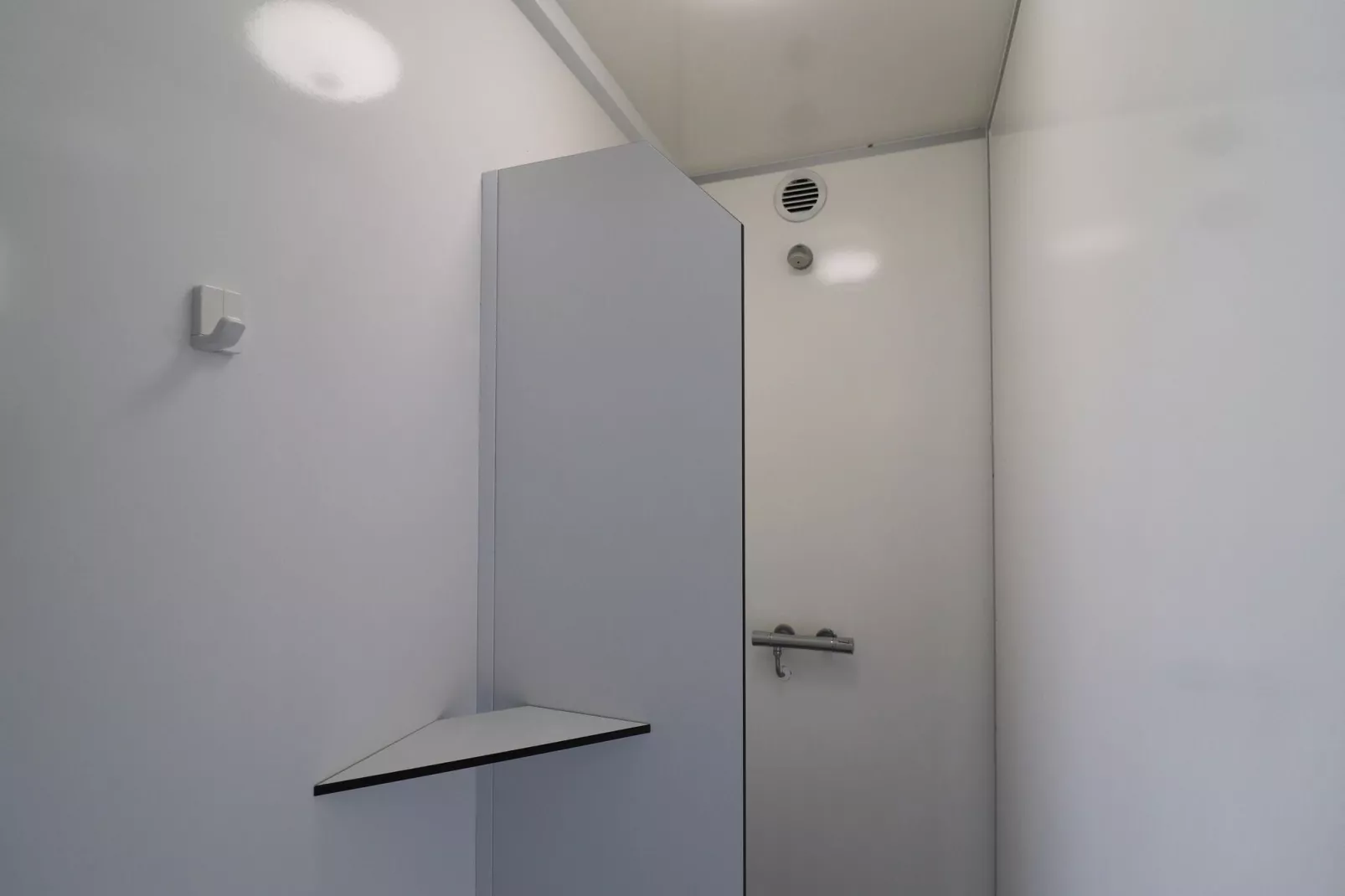Twee Glamour tenten "Kreas" en "Smuk" naast elkaar-Badkamer