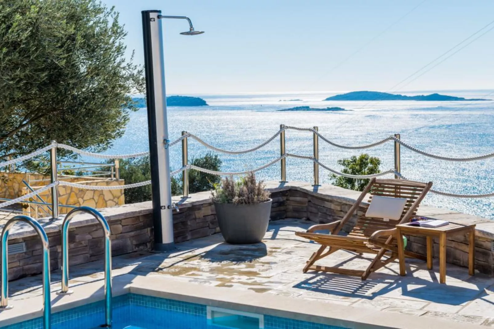 Apartments Villa Capitano - Two Bedroom Apartment with Balcony and Sea View (ŽUTI) - Zwembad