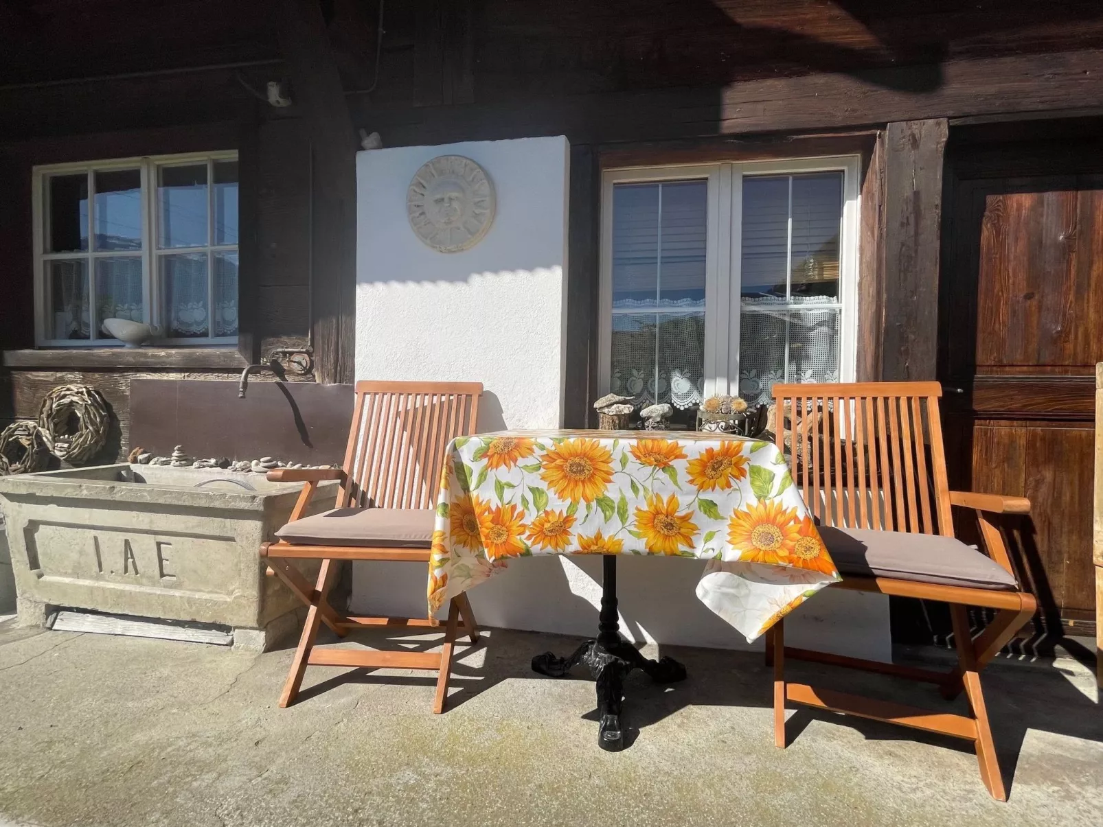 Chalet-Hausteil mit Garten im Dorfkern - Buiten