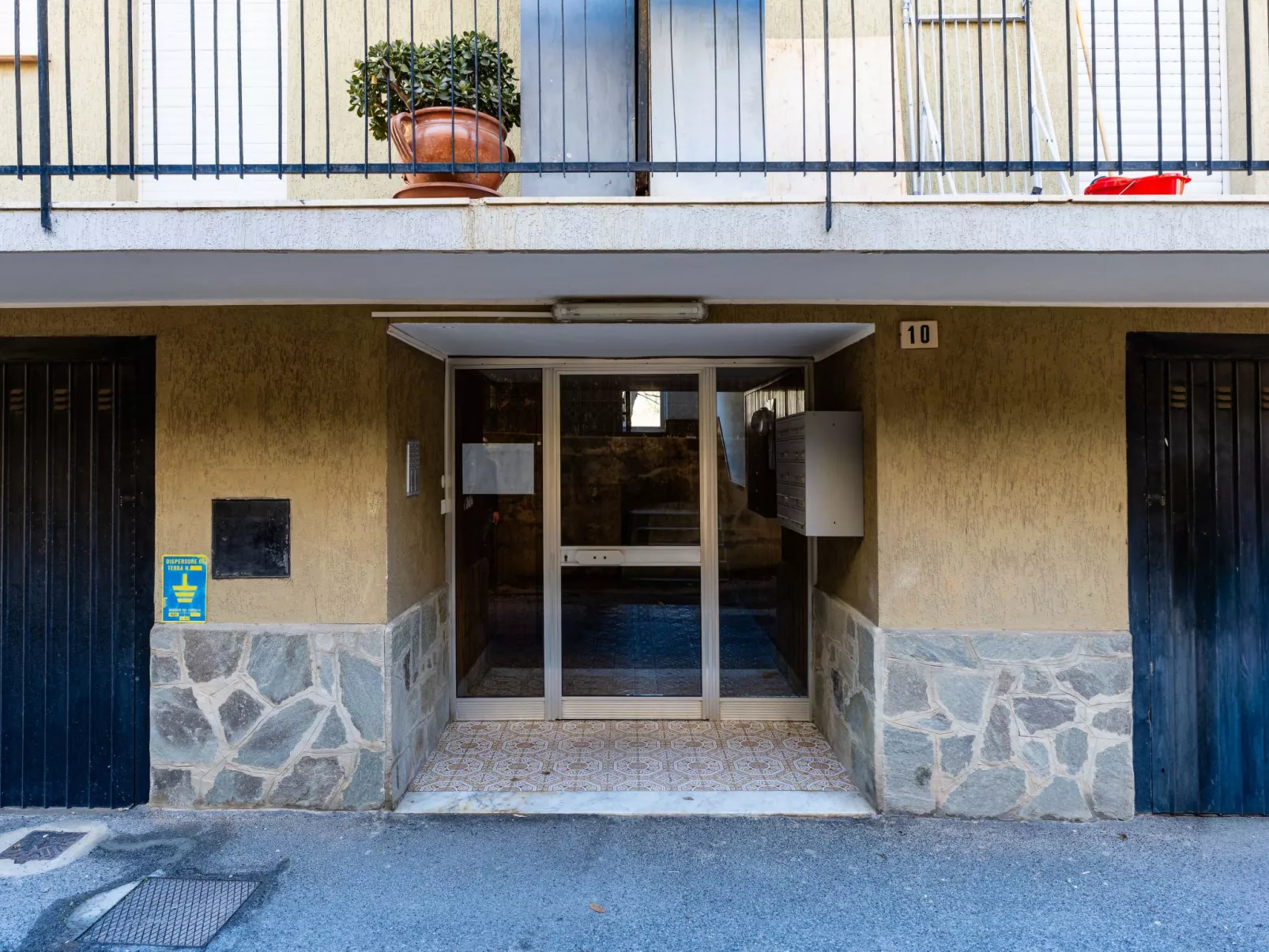 Tra le onde - Buiten