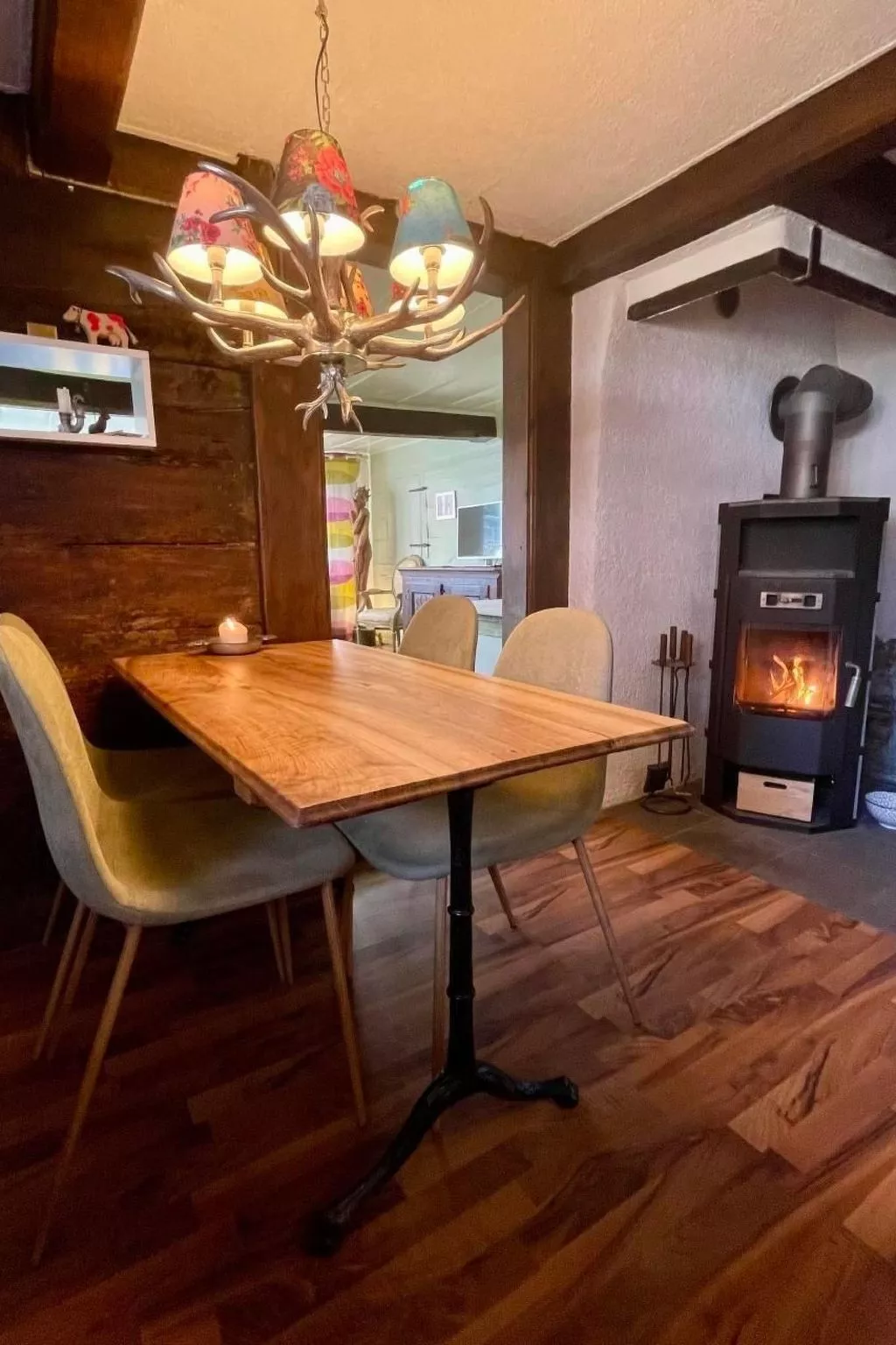 Chalet-Hausteil mit Garten im Dorfkern - Binnen