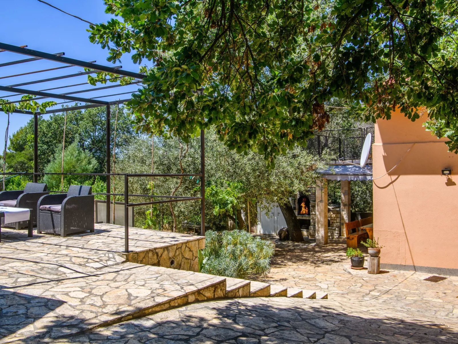 Wunderschönes Ferienhaus in Pomer mit Garten - Image-tags.info