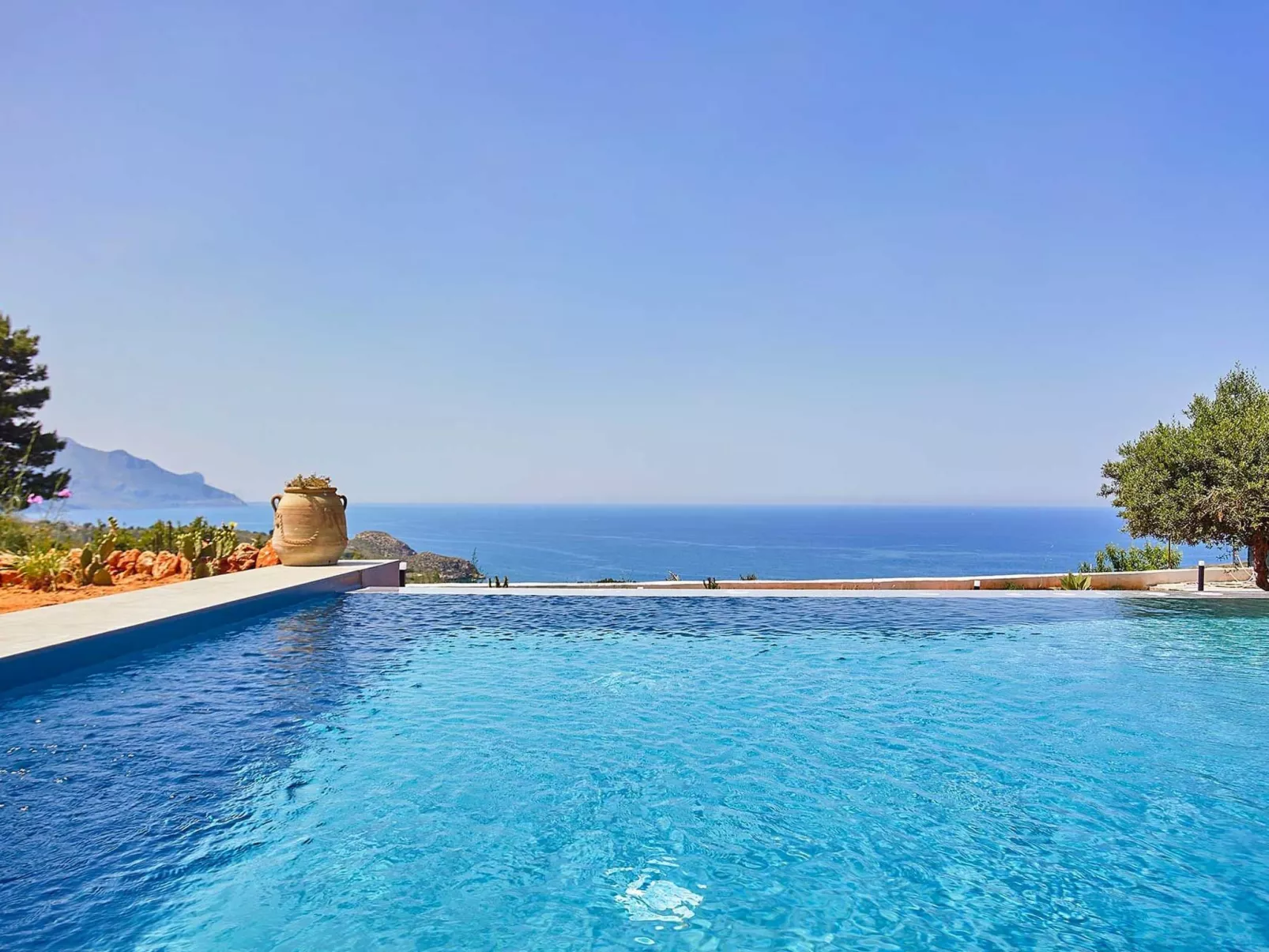 Charming Villa Antonella with pool and sea view - Buiten