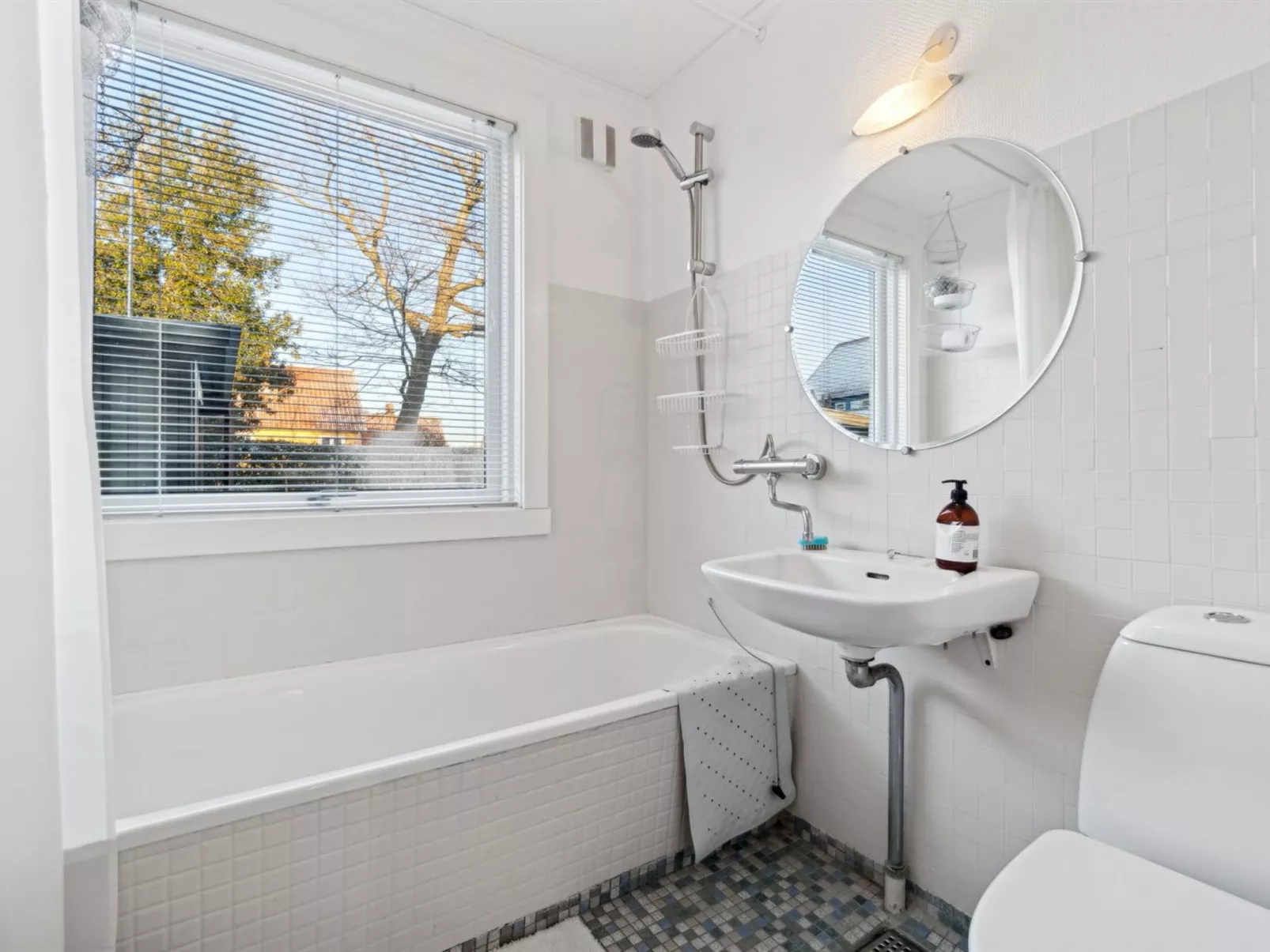 "Annvy" - 1km from the sea - Binnen