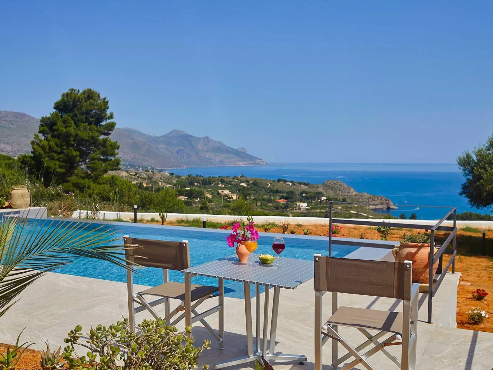 Charming Villa Antonella with pool and sea view - Buiten