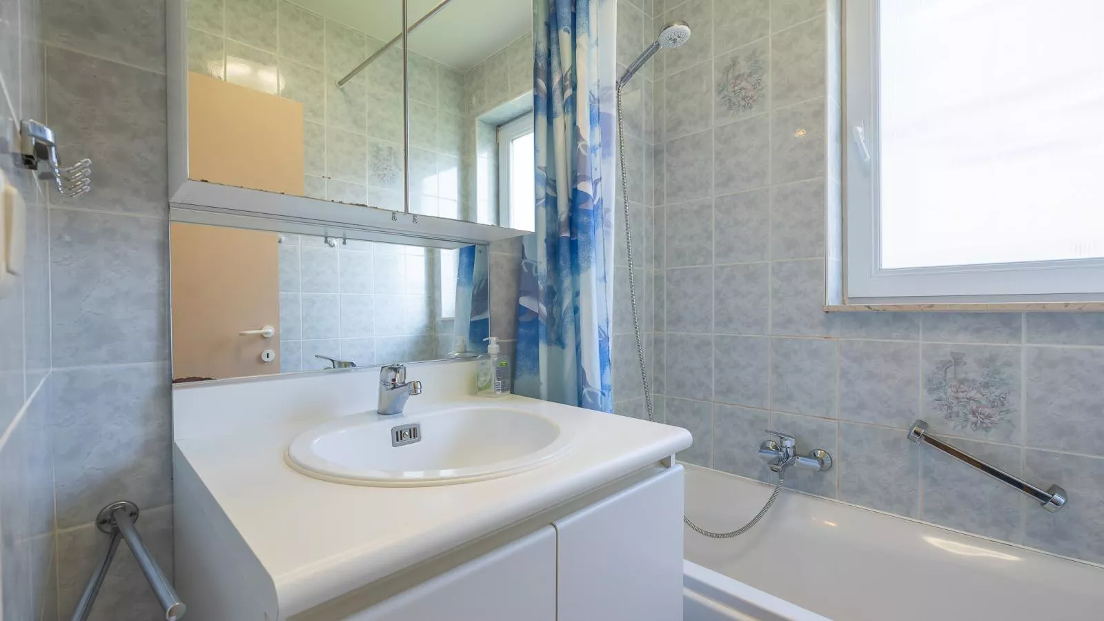 Roland Garros - 0001 + box 6 - Badkamer