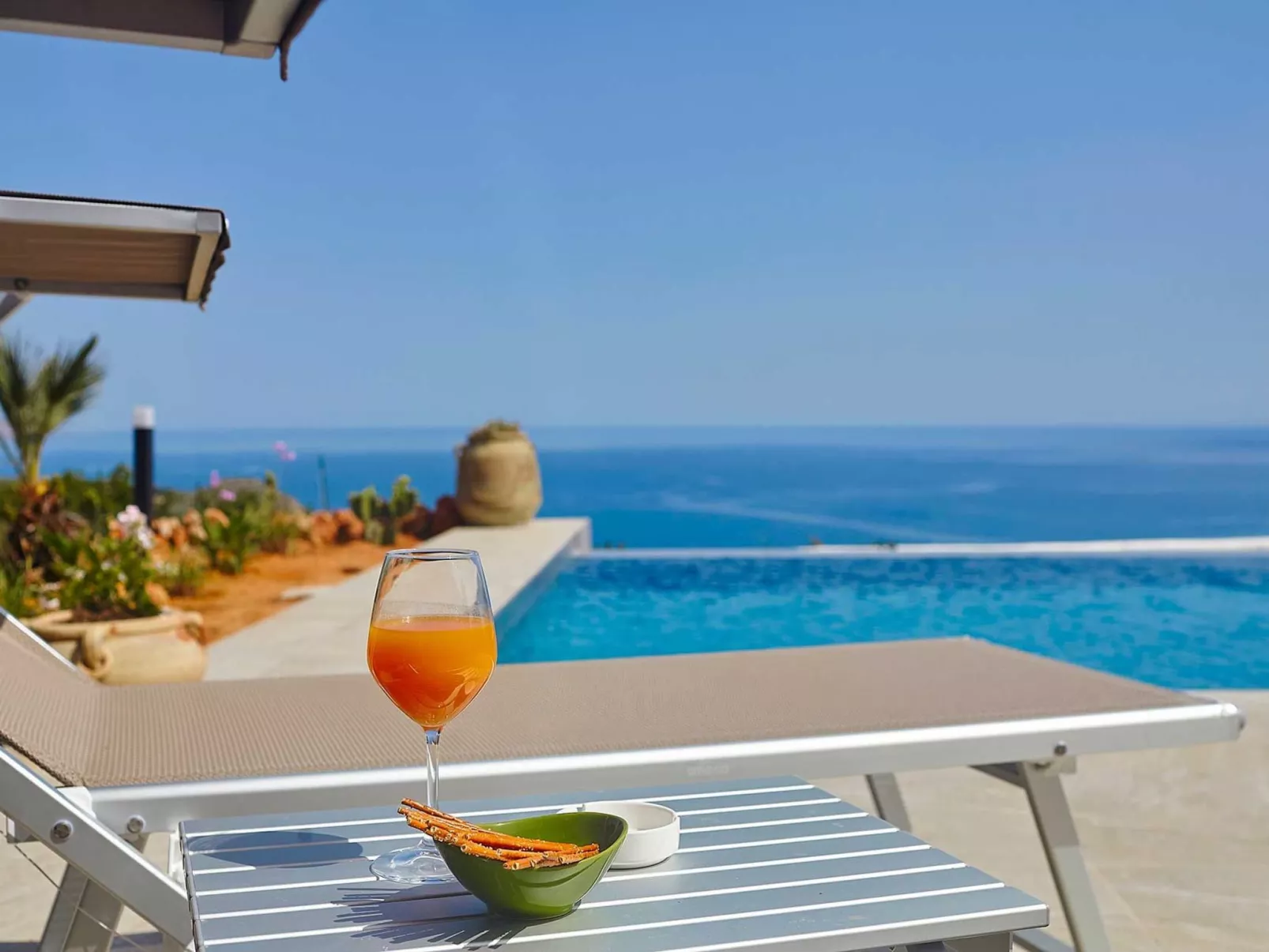 Charming Villa Antonella with pool and sea view - Buiten
