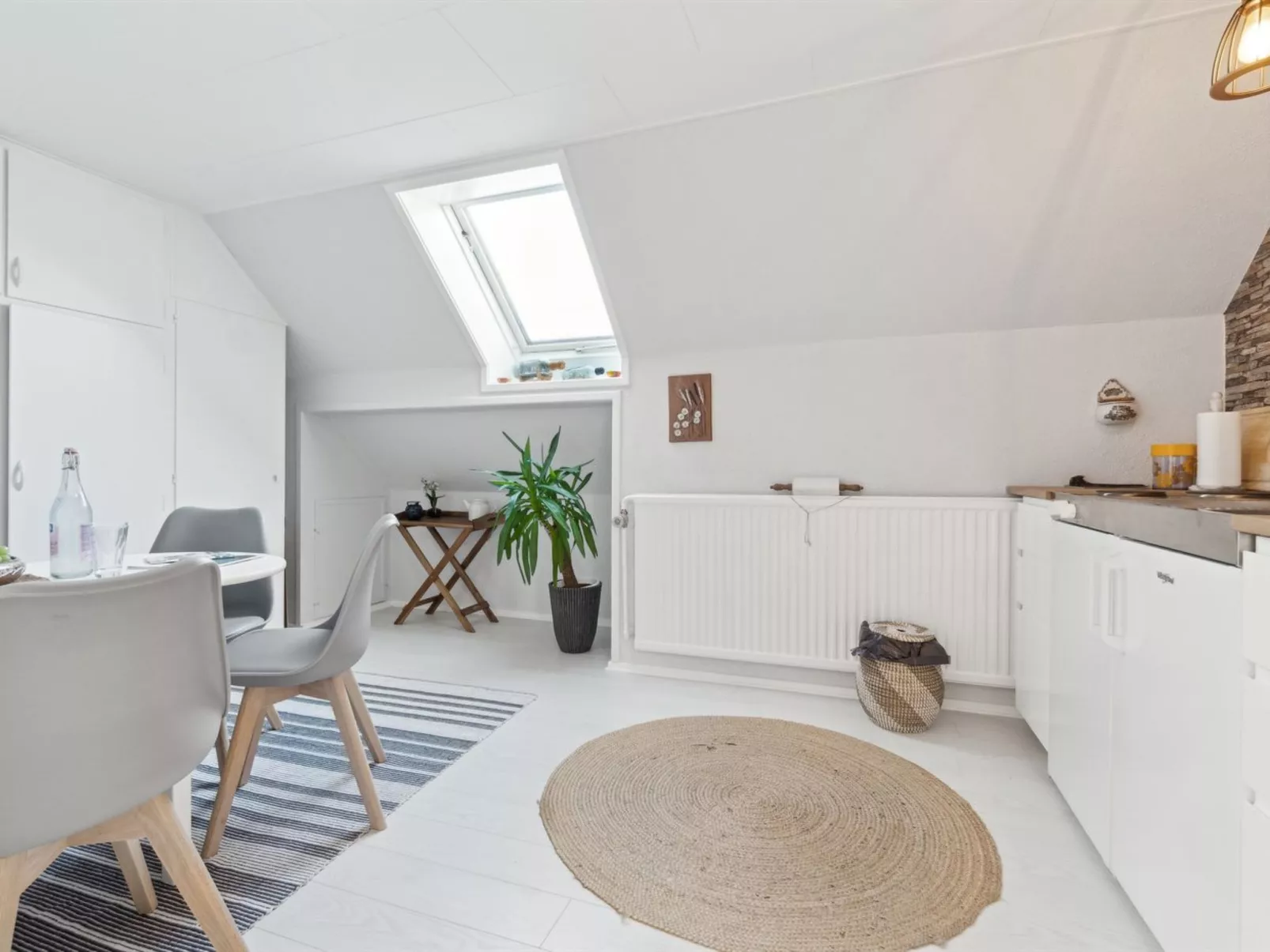 "Annvy" - 1km from the sea - Binnen