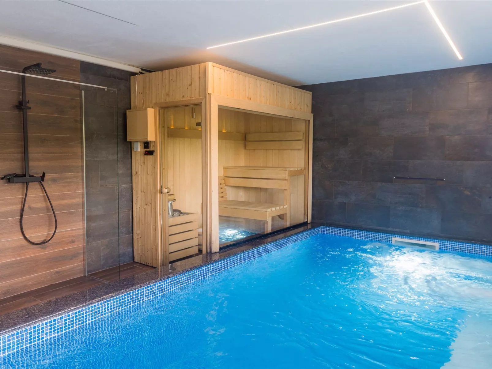 Riverside House Idila