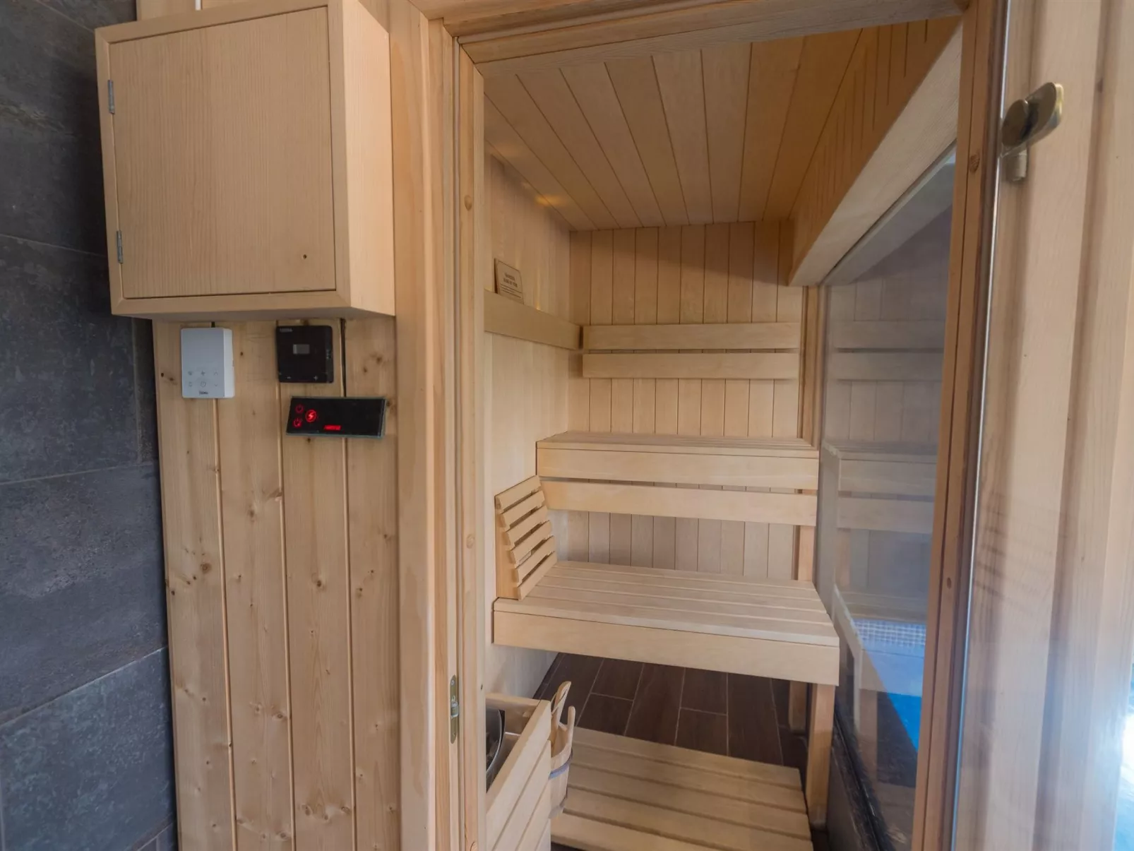 Riverside House Idila