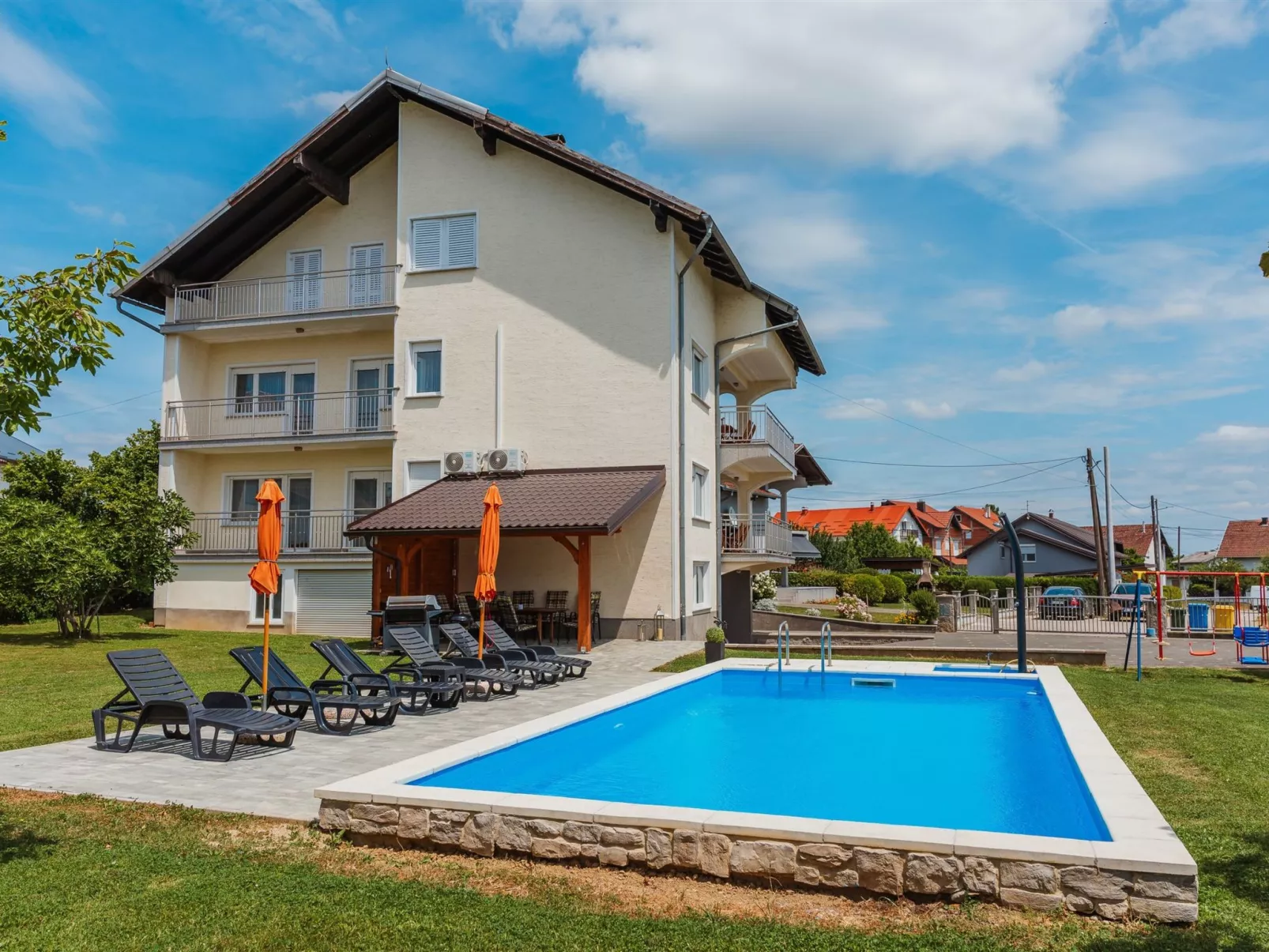 House Dugo Selo M&A - Buiten