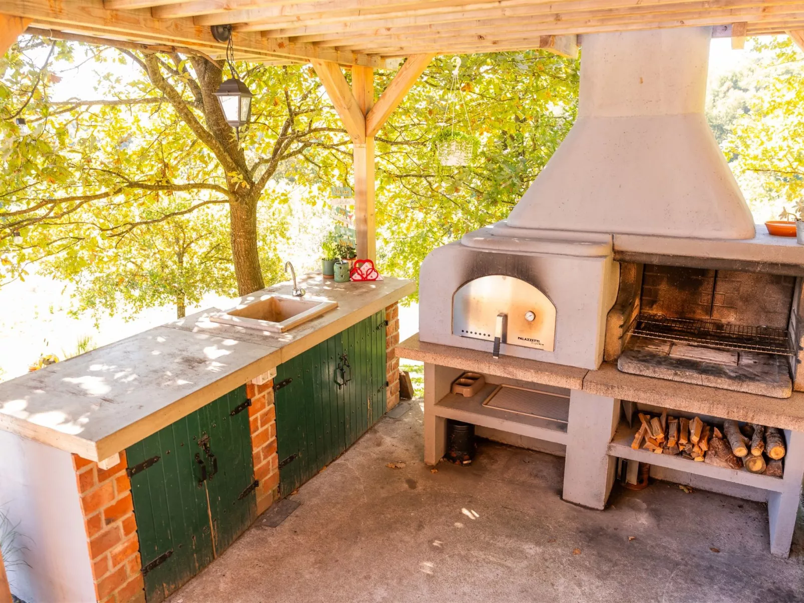 House Tri srca - Buiten