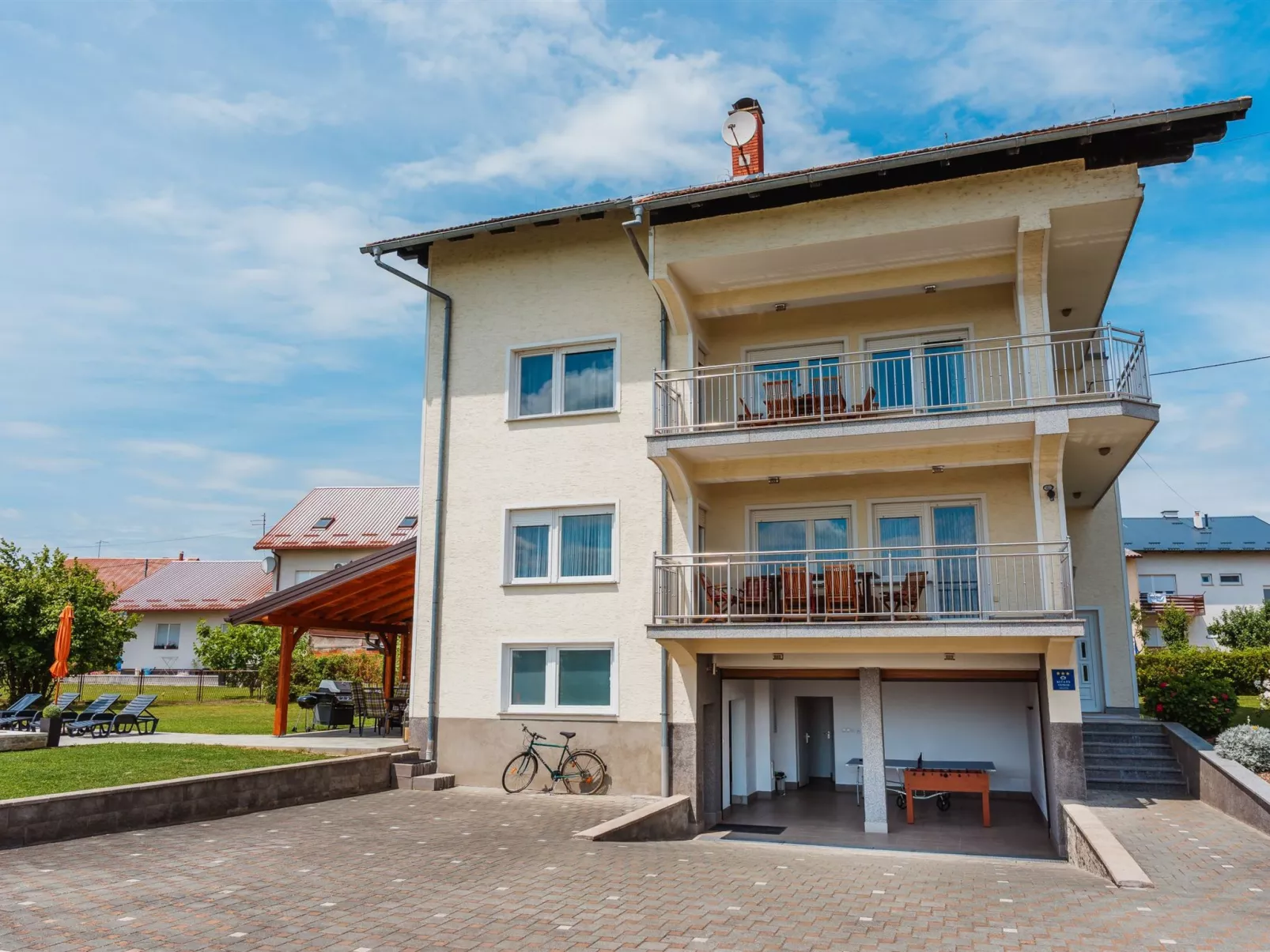 House Dugo Selo M&A - Buiten