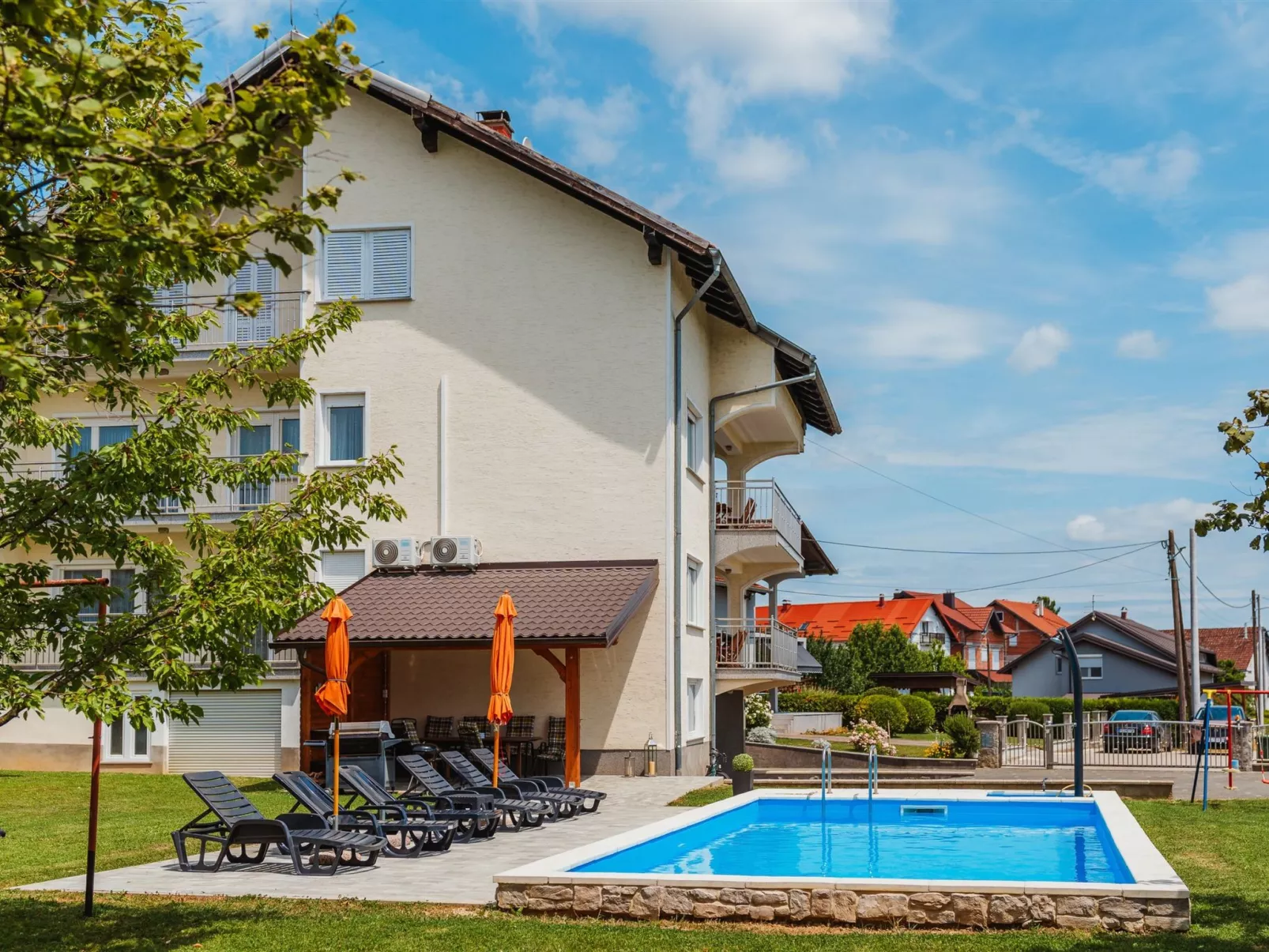 House Dugo Selo M&A - Buiten