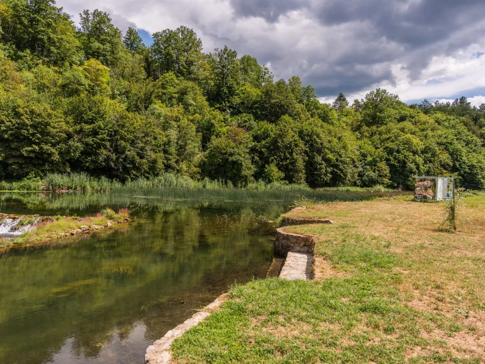 Riverside House Idila - Buiten