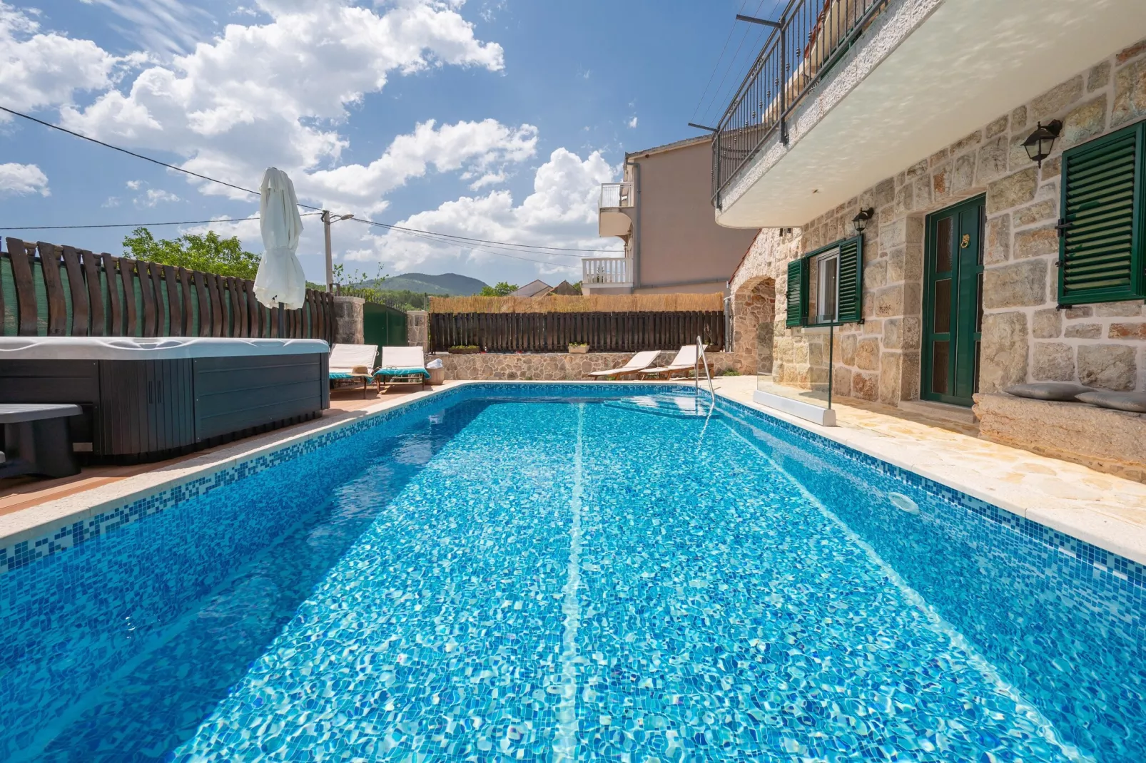 VILLA OLD HOUSE - Zwembad