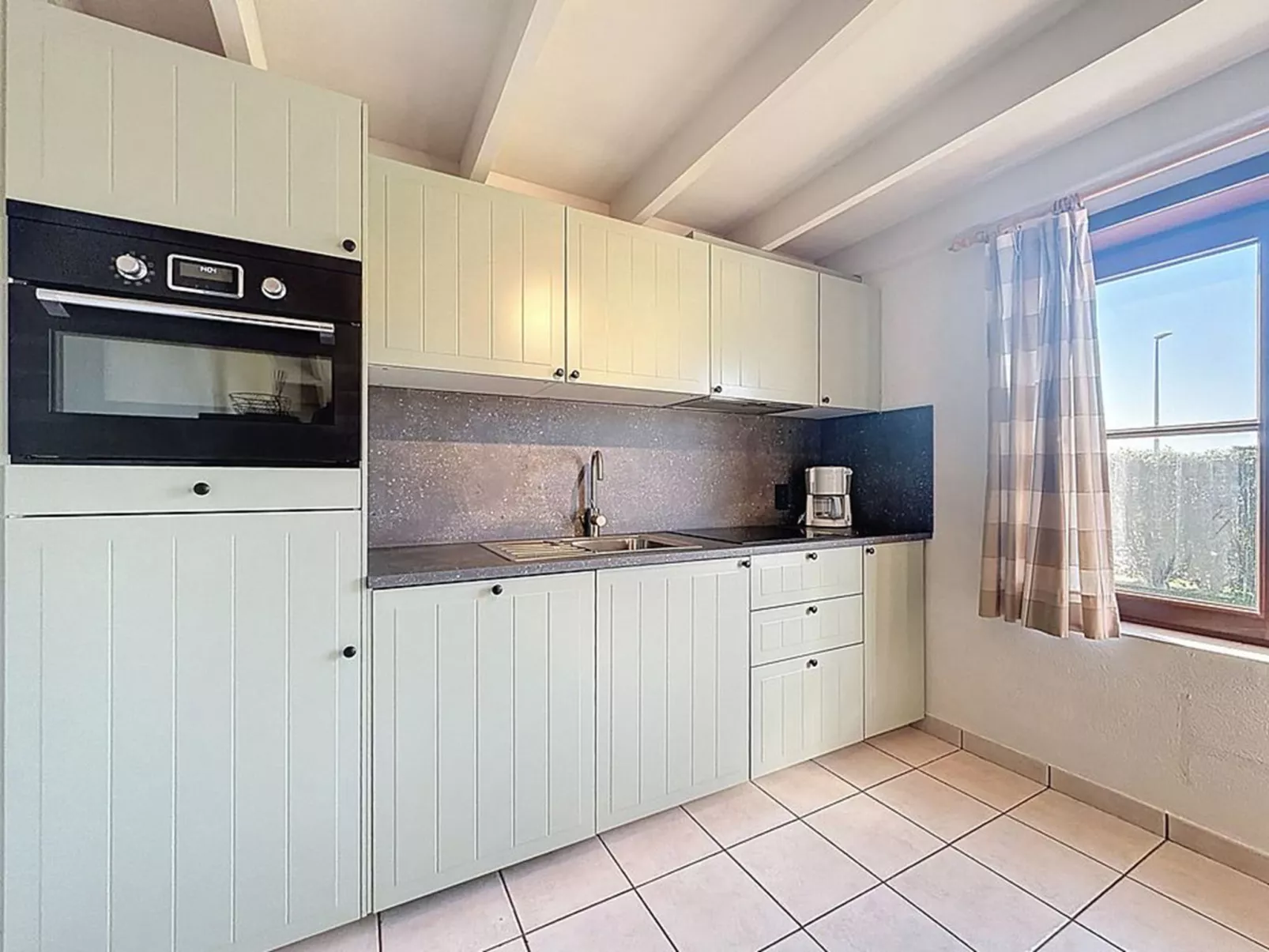 Fabiola with parking & garden - Binnen