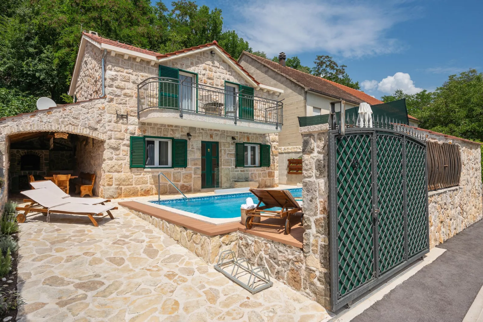 VILLA OLD HOUSE - Buitenkant zomer