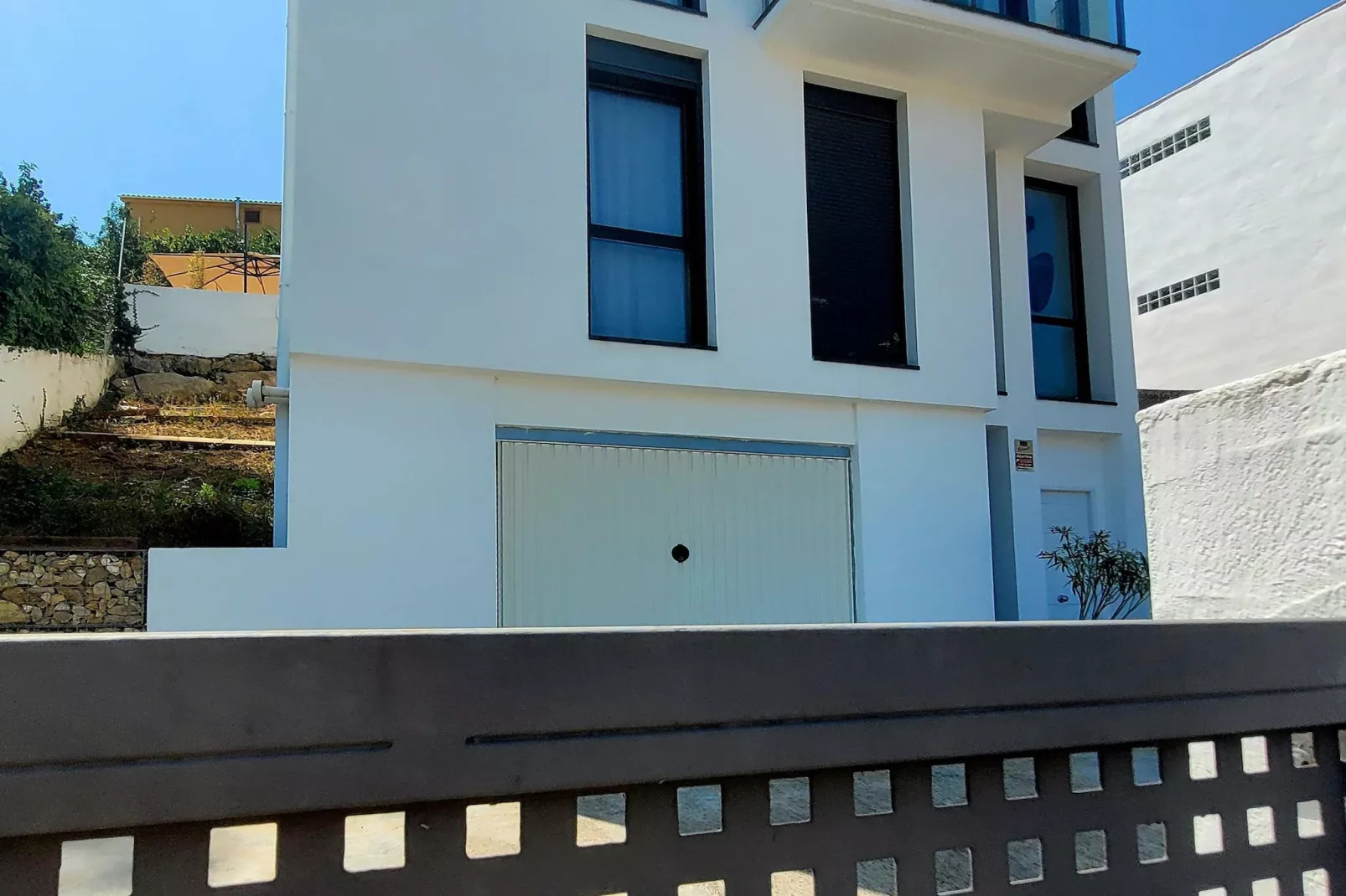 Villa con hermosa piscina cerca de Sitges - Buitenkant zomer