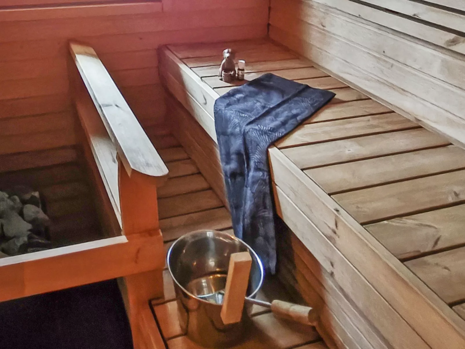 Ihtingin koskikara - Binnen