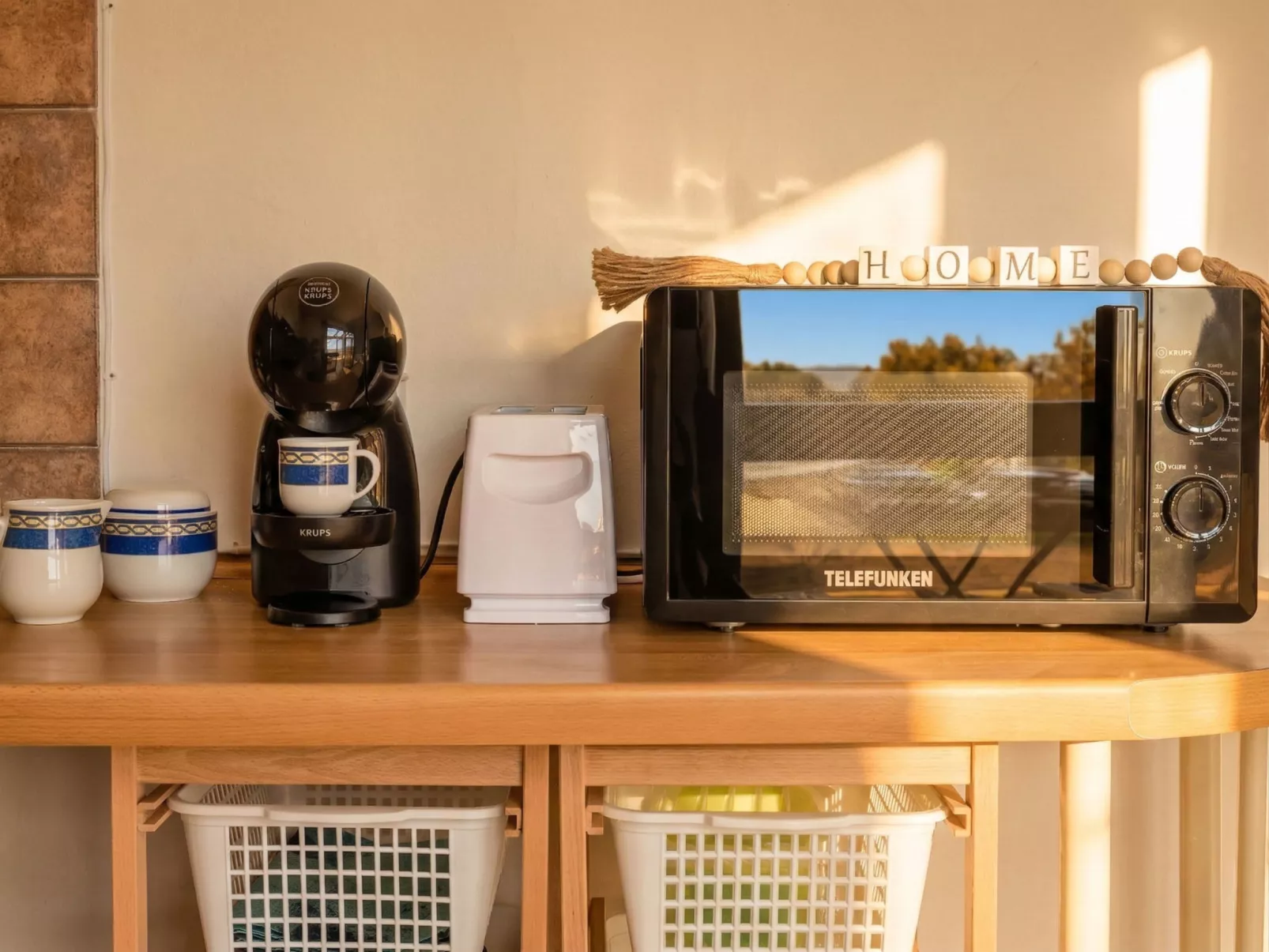 Angela House - Binnen